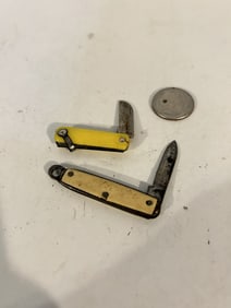 Vintage pair of mini fob knifes Knife
