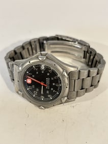 Vintage Wenger Swiss Army Date Watch 095-0695 works great!!!