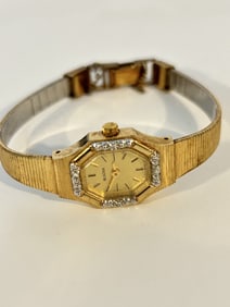 Vintage P4 1984 Bulova Gold Tone Womens Quartz Watch works great!!!
