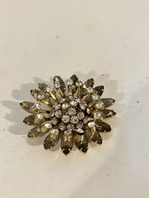 Vintage gold tone rhineston flower Brooch
