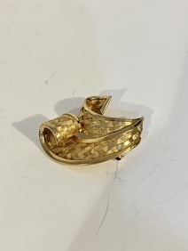 Vintage goldtone trifari Brooch