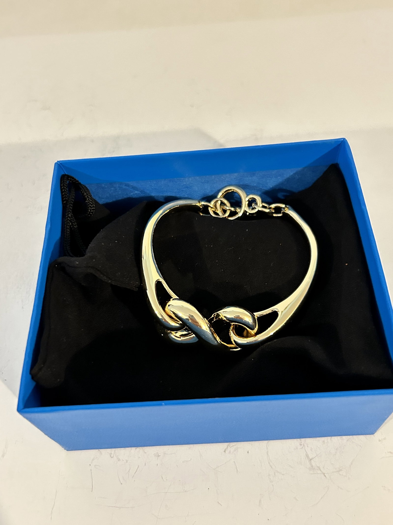 Roberto By RFM Rose Goldtone Bracelet 8" NEW: Roberto By RFM Rose Goldtone Bracelet 8" NEW Please view all photos as they are part of the description and condition of this Item, Feel free to contact me with questions or picture requests! Used Ite
