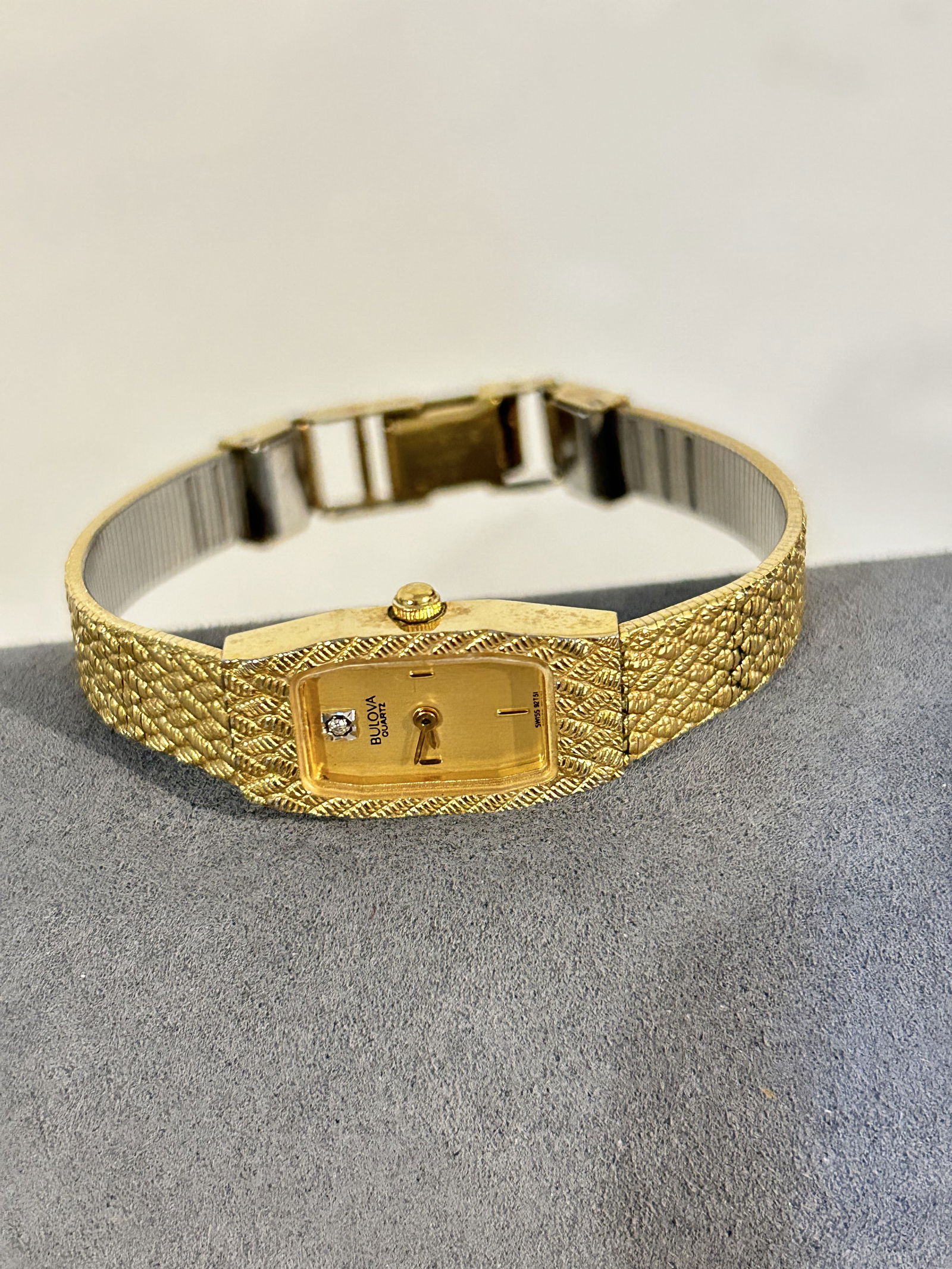 Vintage Bulova Small Face Women's Gold tone Dress Watch works great!!!: Vintage Bulova Small Face Women's Gold tone Dress Watch works great!!! Please view all photos as they are part of the description and condition of this Item, Feel free to contact me with questions or