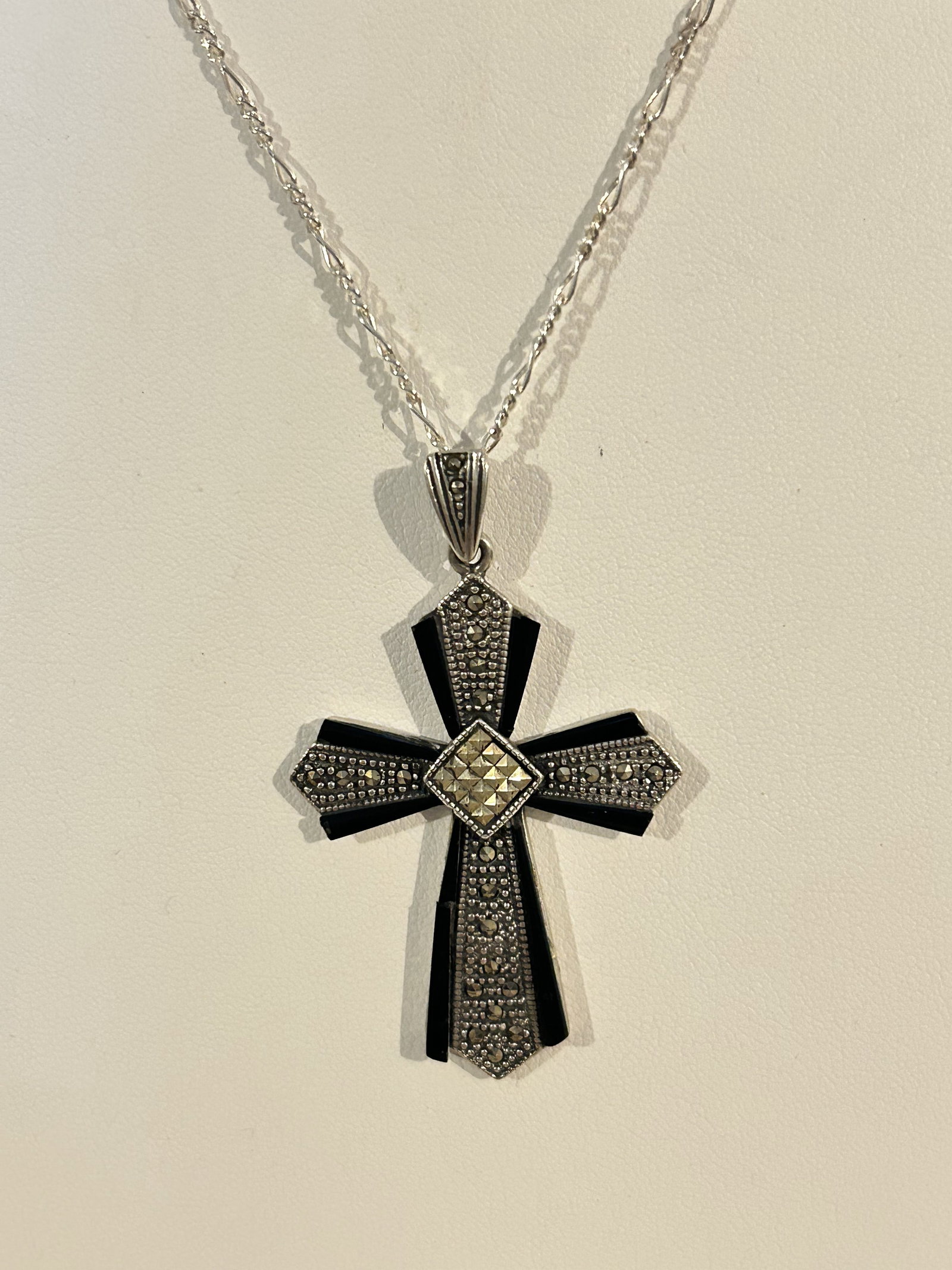 Vintage Sterling Silver Necklace Beautiful Onyx Marcasite Cross Marked TH sz 20": Vintage Sterling Silver Necklace Beautiful Onyx Marcasite Cross Marked TH sz 20" Please view all photos as they are part of the description and condition of this Item, Feel free to contact me with que
