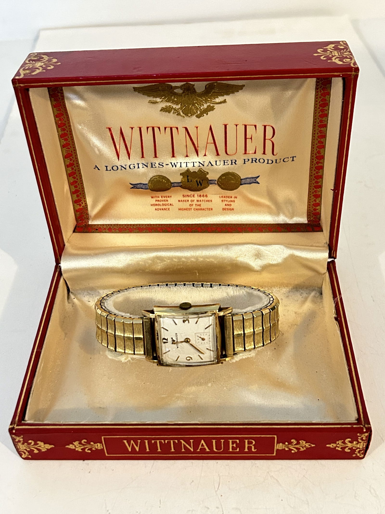Vintage Wittnauer men's manual winding watch 17Jewels 1940s works great! With box Has a crack on the: Vintage Wittnauer men's manual winding watch 17Jewels 1940s works great! With box Has a crack on the left side of lens Please view all photos as they are part of the description and condition of this