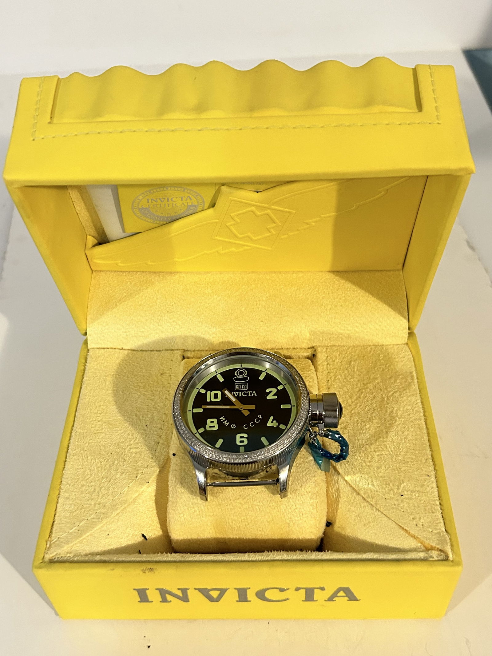 vintage invicta watch model # 4344 works great needs a band: vintage invicta watch model # 4344 works great needs a band Please view all photos as they are part of the description and condition of this Item, Feel free to contact me with questions or picture req