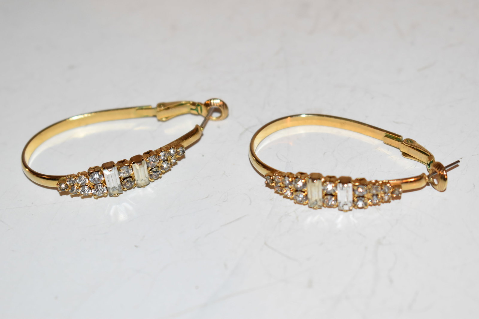 Vintage rhinestone pierced gold tone Earrings: Vintage rhinestone pierced gold tone Earrings Please view all photos as they are part of the description and condition of this Item, Feel free to contact me with questions or picture requests! Used It