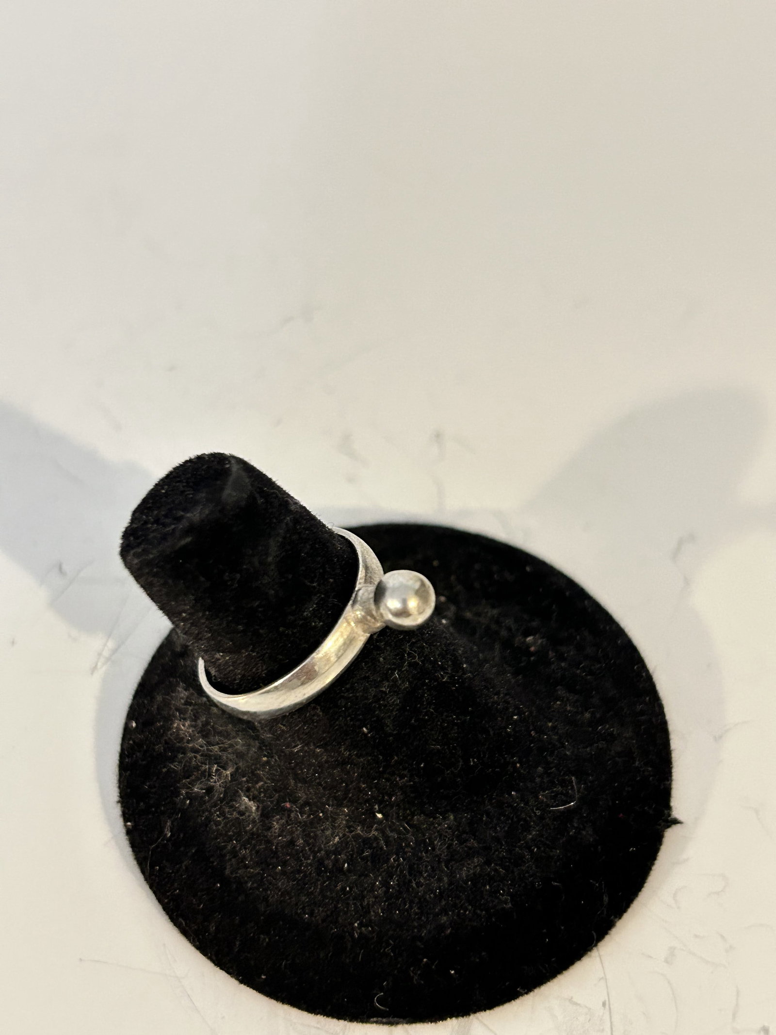 Vintage Sterling Silver ban Ring sz 6.5 (1 of 5)