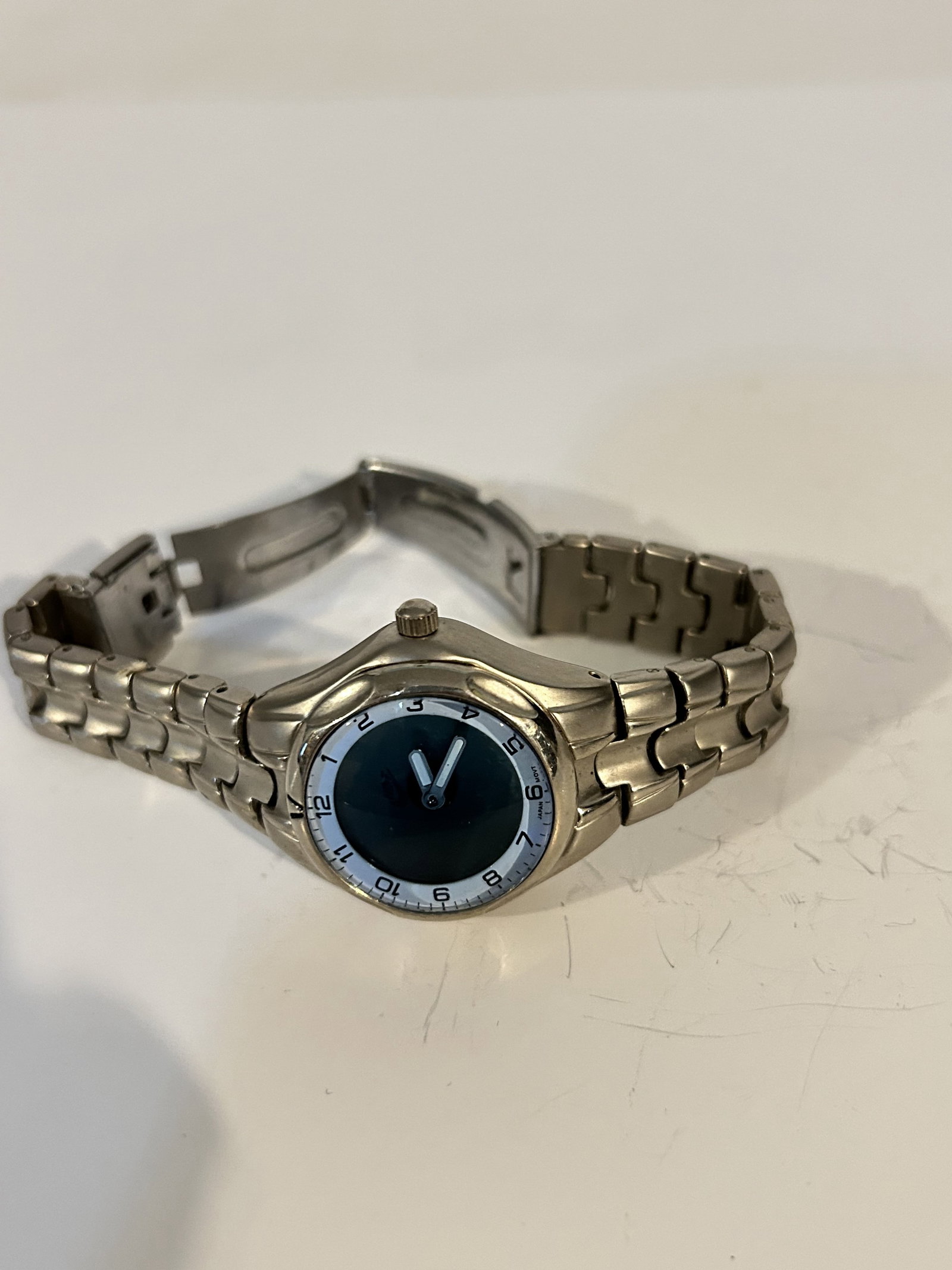 Vintage Nike silver tone Watch works great!!! Needs batteries: Vintage Nike silver tone Watch works great!!! Needs batteries Please view all photos as they are part of the description and condition of this Item, Feel free to contact me with questions or picture r