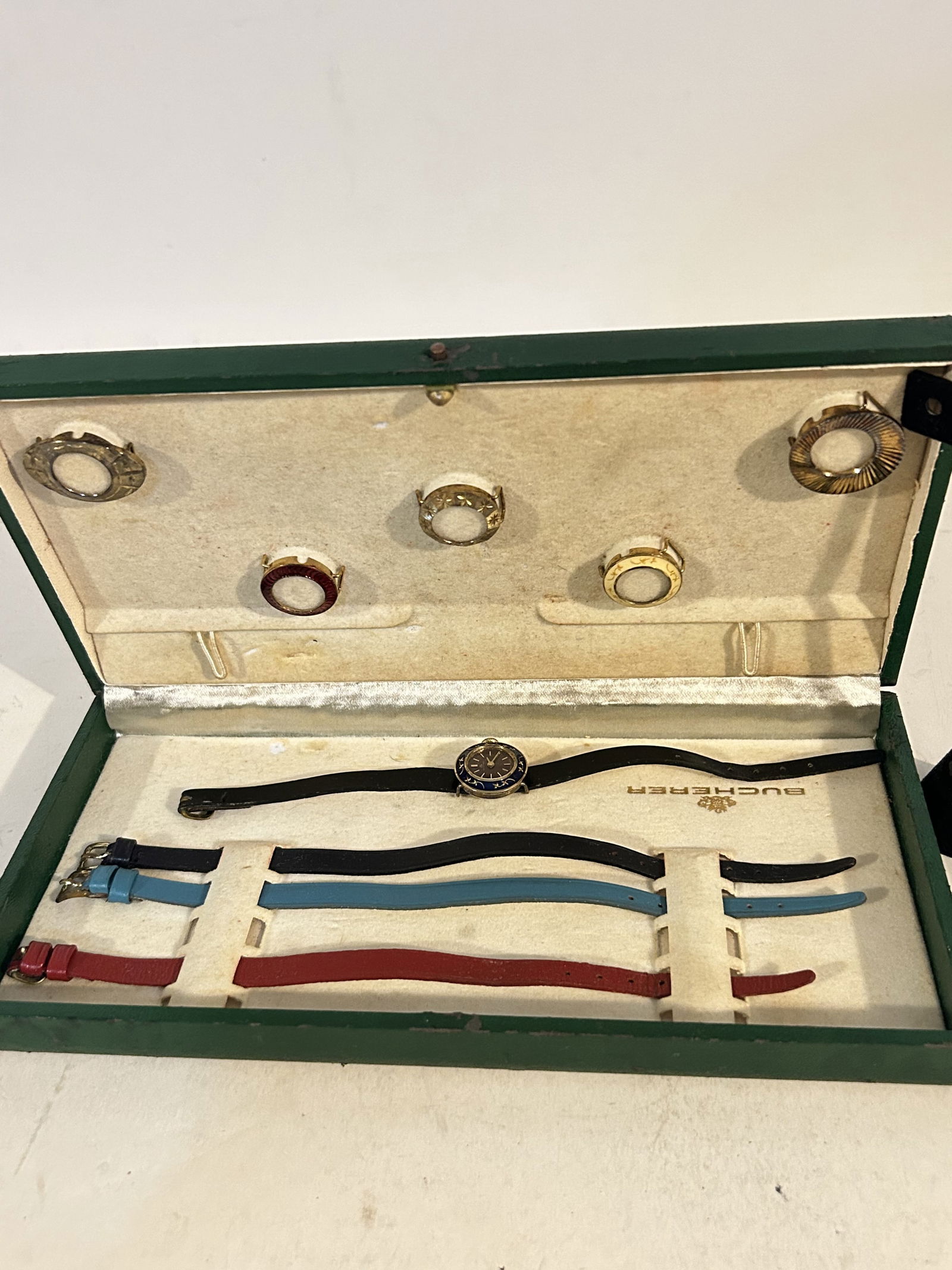 RARE VTG 1970 Ladies Bucherer Watch Set Changeable Bezels & Bands w/Box missing 1 band: RARE VTG 1970 Ladies Bucherer Watch Set Changeable Bezels & Bands w/Box missing 1 band Please view all photos as they are part of the description and condition of this Item, Feel free to contact me wi