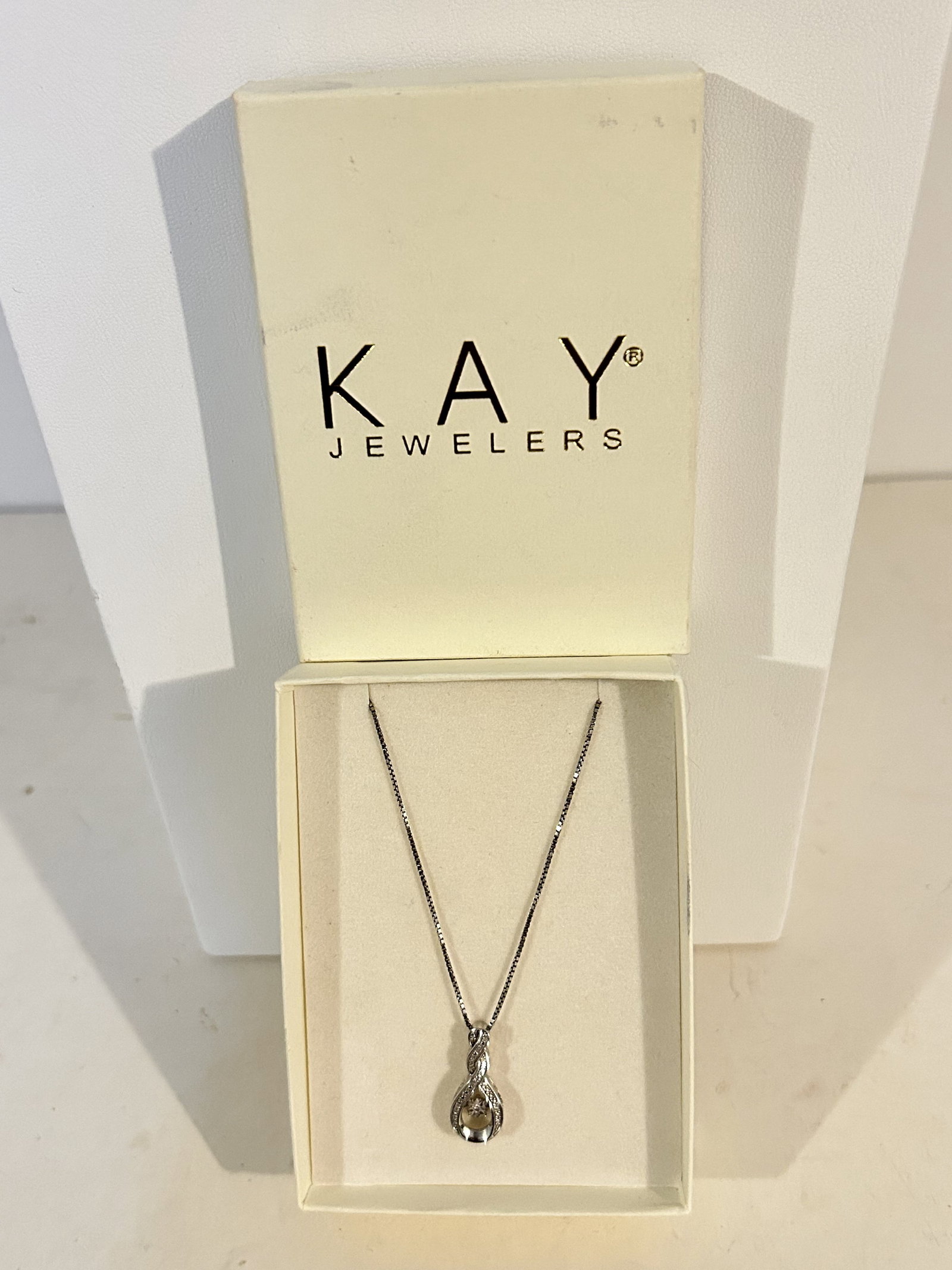 Vintage Sterling Silver KAY Jewelers pendant Necklace 19": Vintage Sterling Silver KAY Jewelers pendant Necklace 19" Please view all photos as they are part of the description and condition of this Item, Feel free to contact me with questions or picture reque