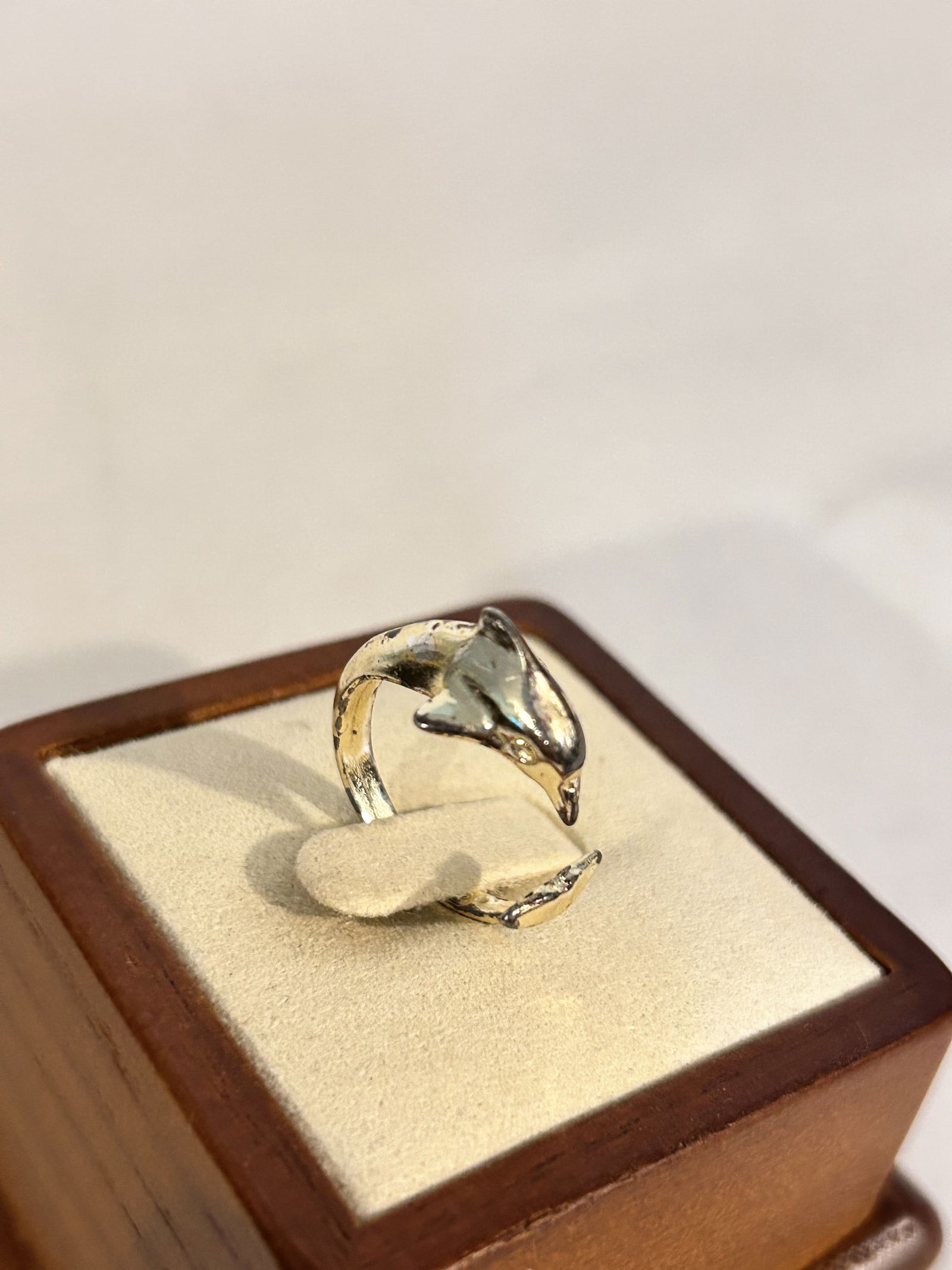 Vintage Sterling Silver dolphin Ring sz 6 (1 of 3)