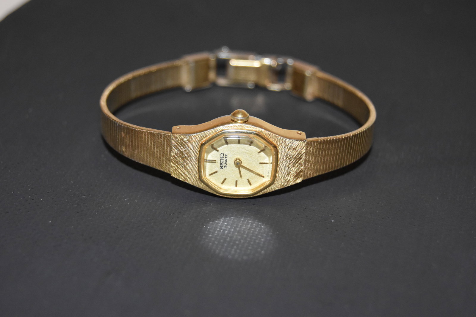 Seiko Ladies Dress Watch 5420 - 5050 Vintage Quartz gold Tone Bracelet works: Seiko Ladies Dress Watch 5420 - 5050 Vintage Quartz gold Tone Bracelet works Please view all photos as they are part of the description and condition of this Item, Feel free to contact me with questio