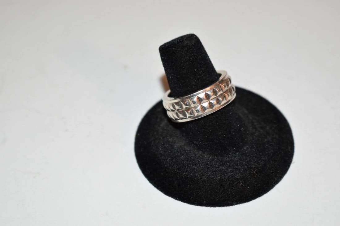 Tiffany & Co Sterling Silver double Groove Ring Size 8 (1 of 7)