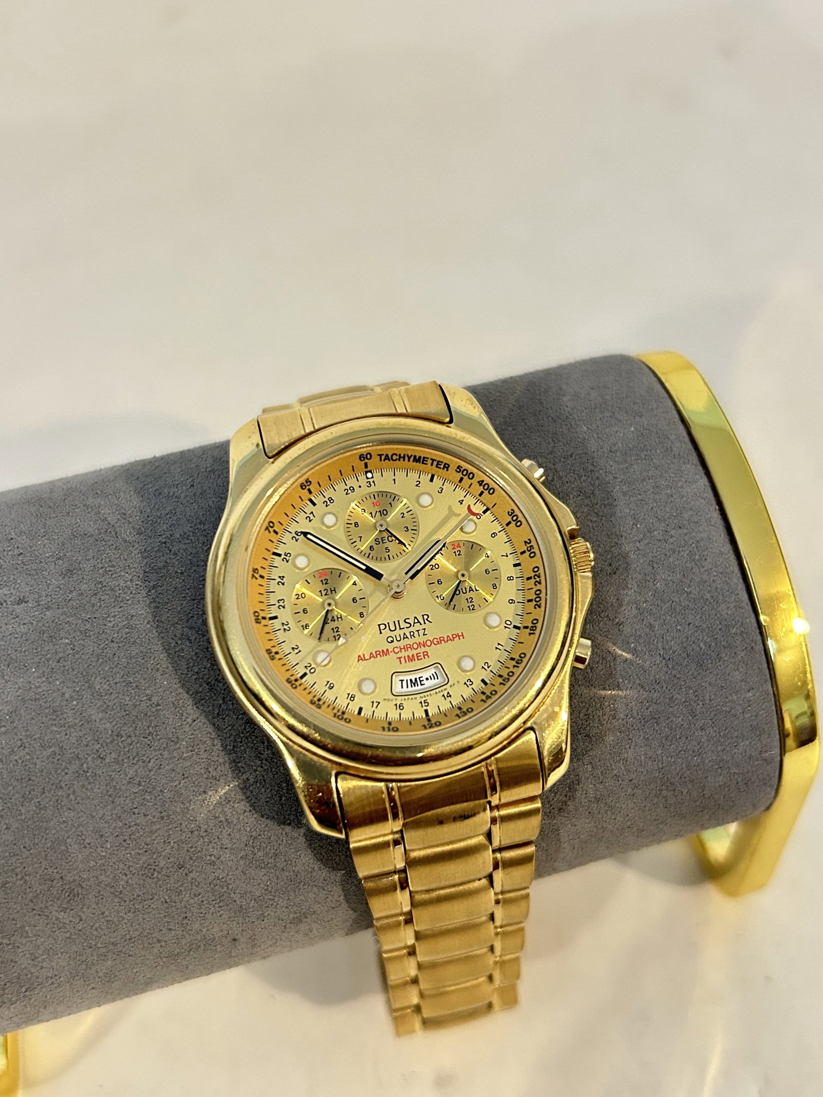 Vintage PULSAR N945-6A6W Alarm Chronograph Men's Watch, Running: Vintage PULSAR N945-6A6W Alarm Chronograph Men's Watch, Running Please view all photos as they are part of the description and condition of this Item, Feel free to contact me with questions or picture