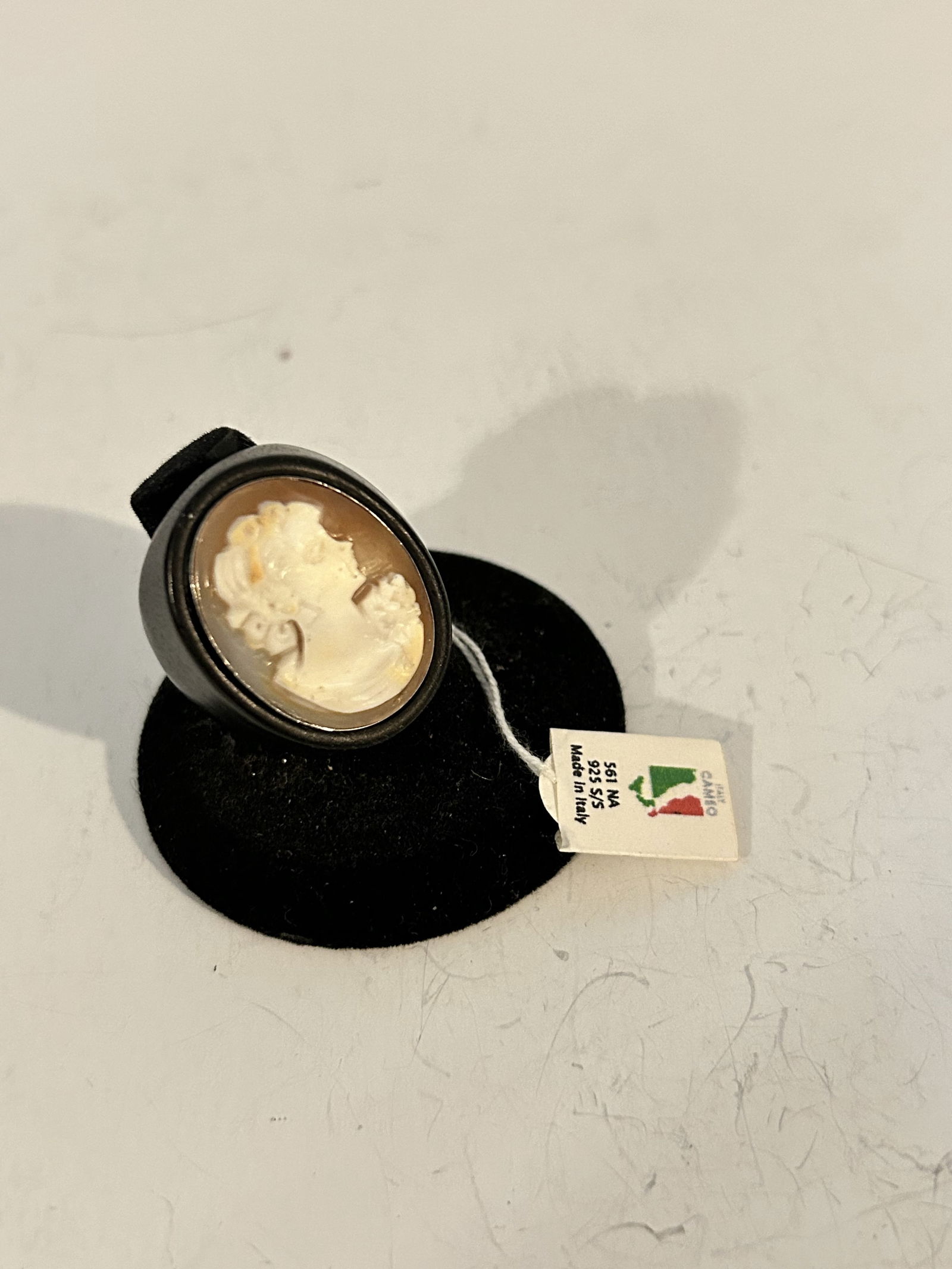 Italy Cameo Ebony Wood Ring sz 9 (1 of 5)