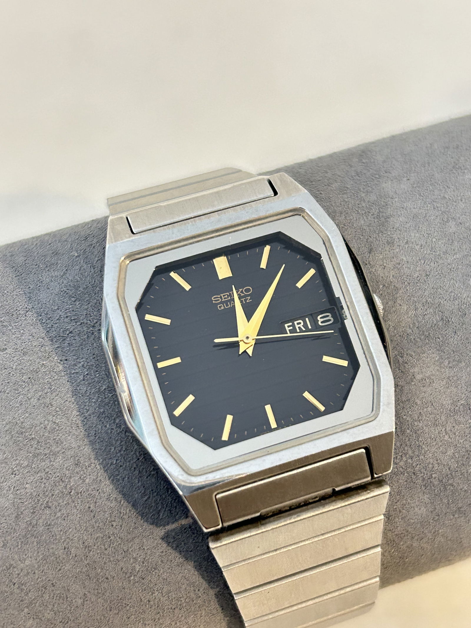 Seiko watch V743-5A00 Quartz Working New Battery Day/Date nice!!!: Seiko watch V743-5A00 Quartz Working New Battery Day/Date nice!!! Please view all photos as they are part of the description and condition of this Item, Feel free to contact me with questions or pictu