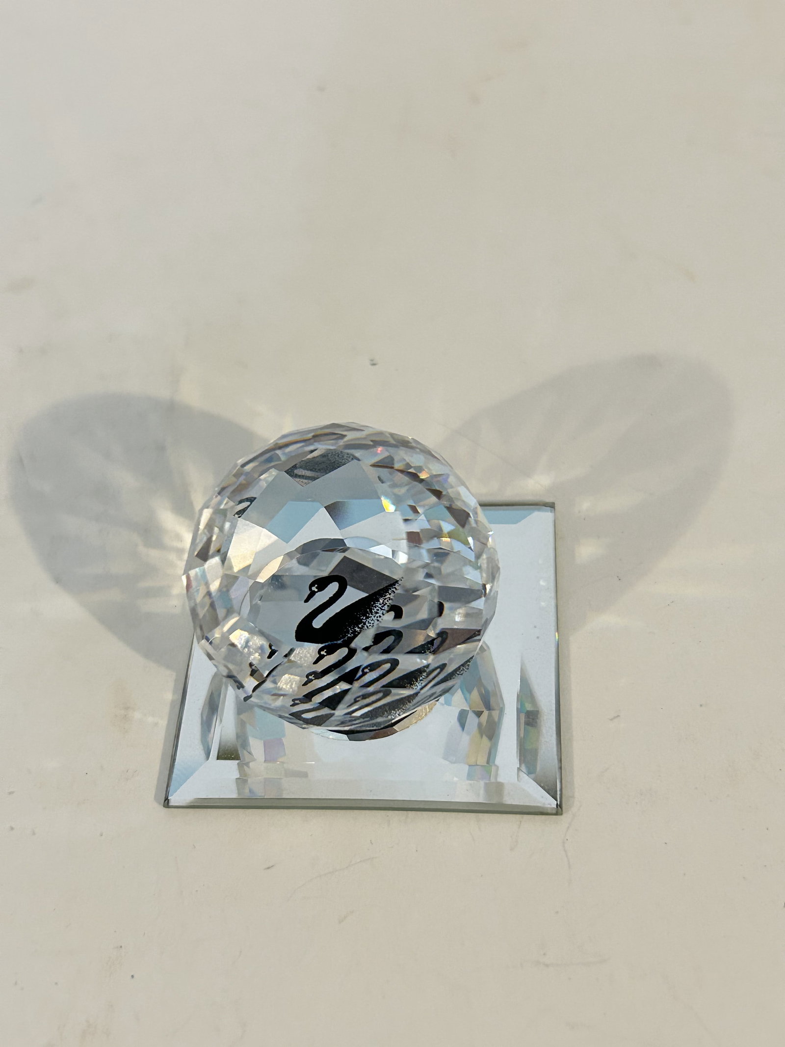 Vintage 90s Swarovski Crystal Black Swan Faceted Round Paperweight: Vintage 90s Swarovski Crystal Black Swan Faceted Round Paperweight Please view all photos as they are part of the description and condition of this Item, Feel free to contact me with questions or pict