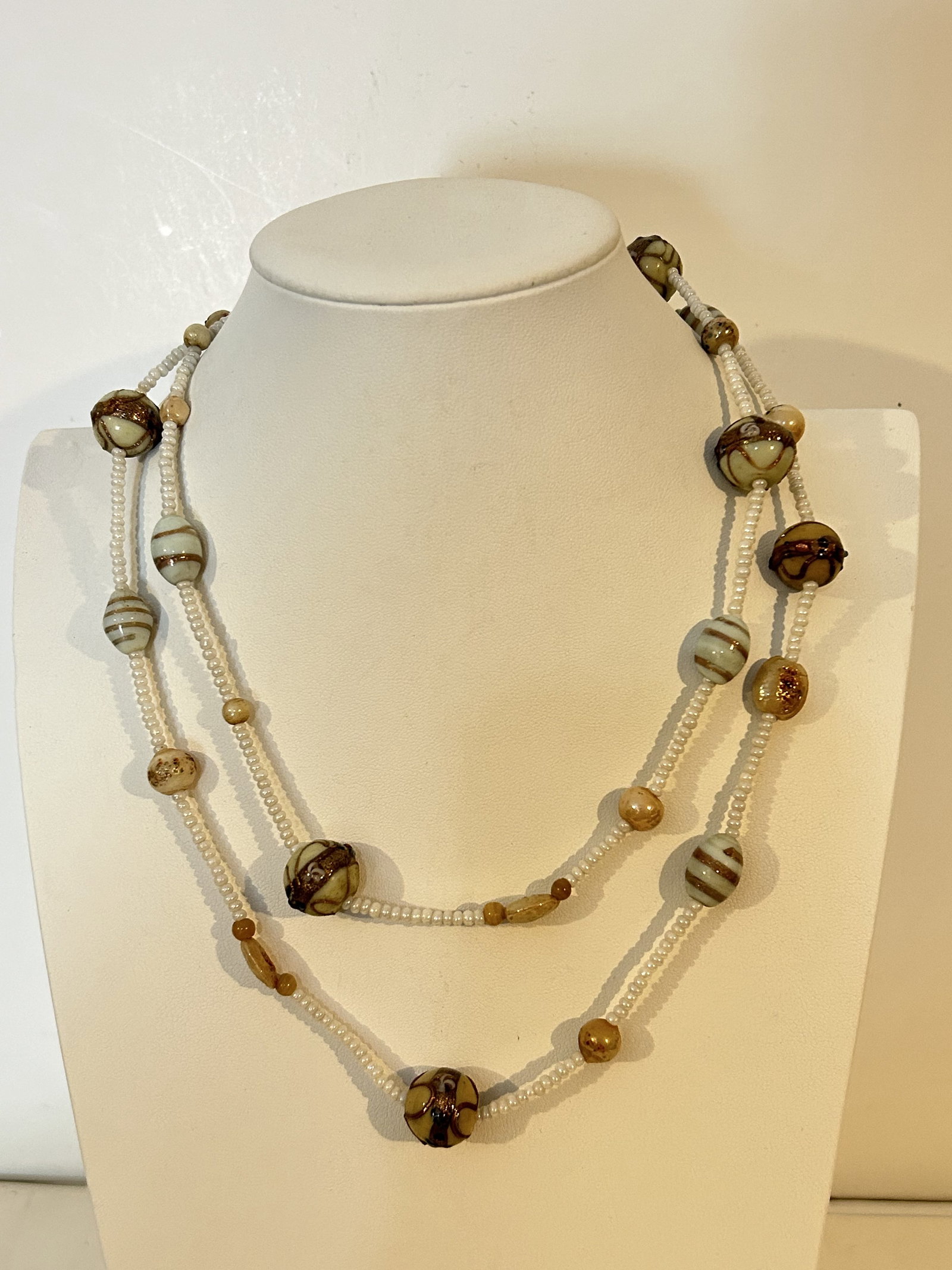 Vintage murano wedding cake necklace 38": Vintage murano wedding cake necklace 38" Please view all photos as they are part of the description and condition of this Item, Feel free to contact me with questions or picture requests! Used Item AS