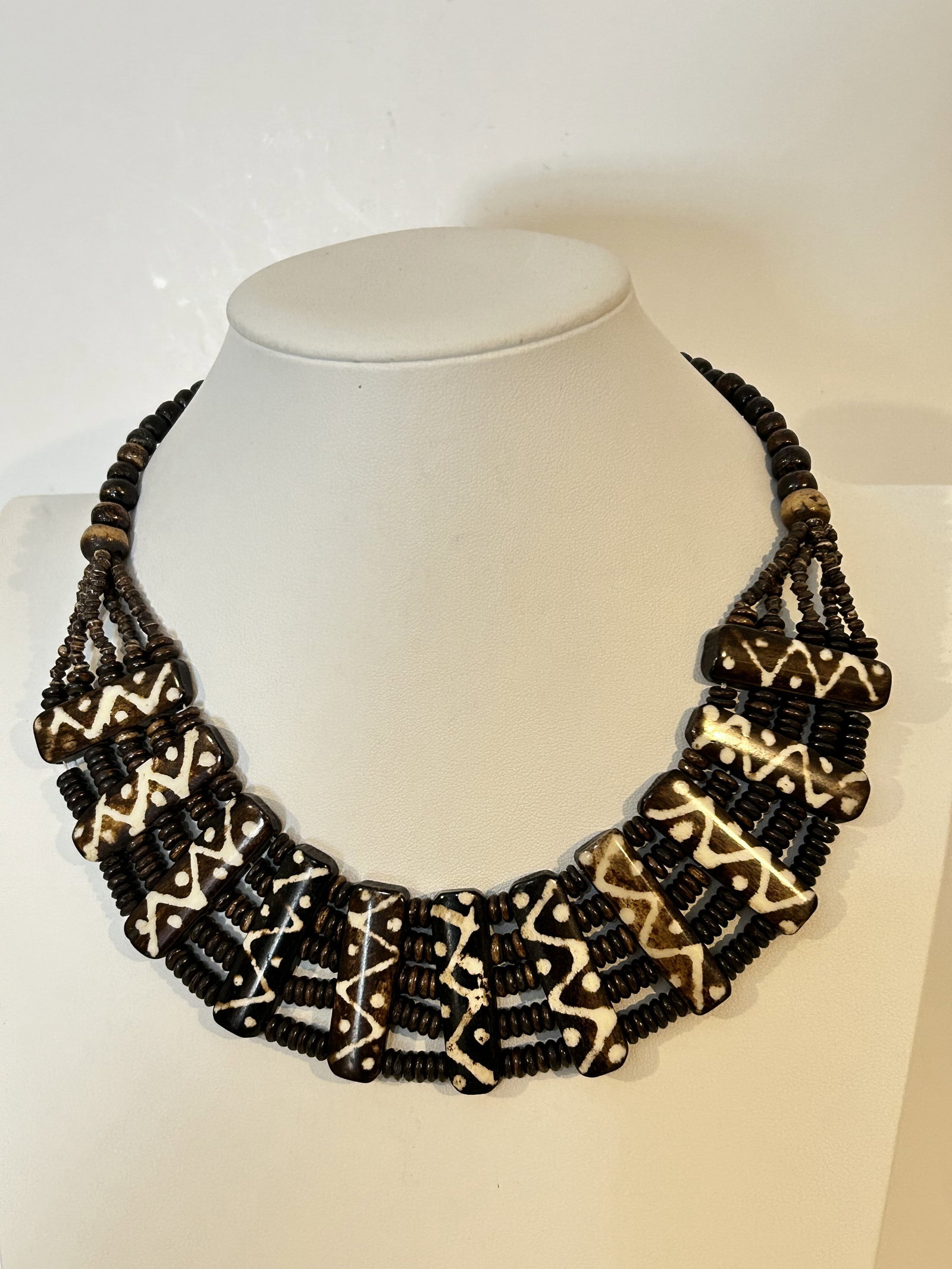 Vintage indian beaded choker Necklace 14": Vintage indian beaded choker Necklace 14" Please view all photos as they are part of the description and condition of this Item, Feel free to contact me with questions or picture requests! Used Item A
