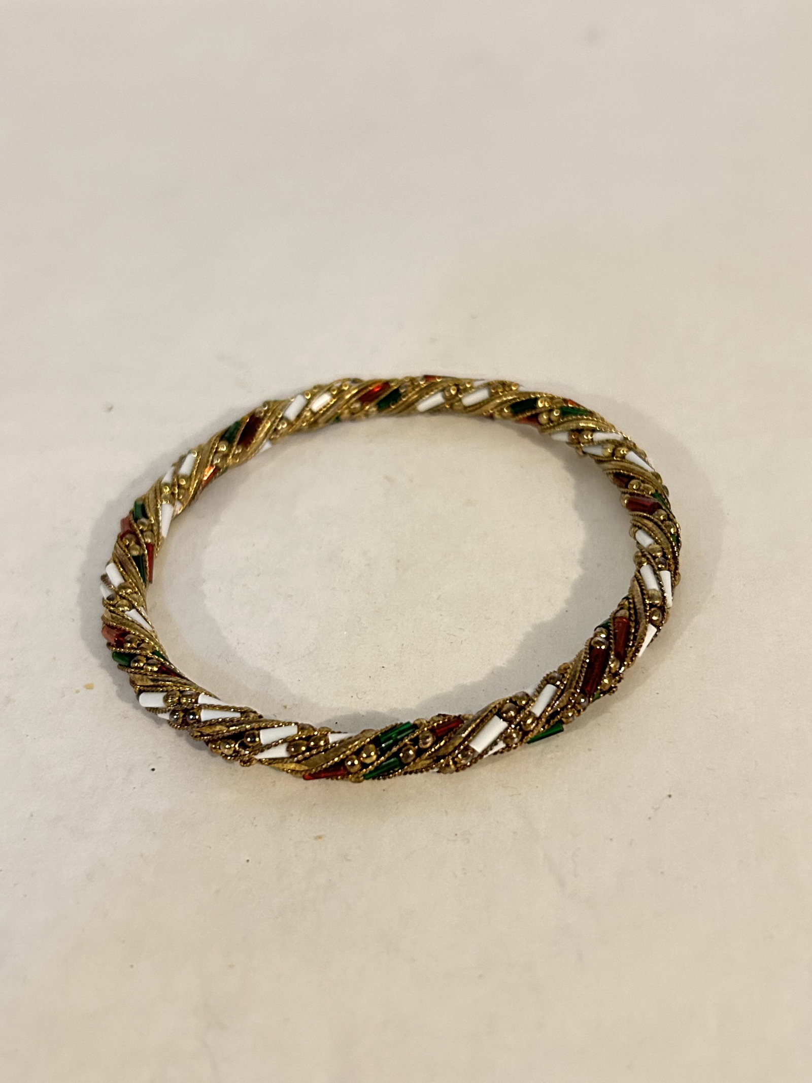 Vintage colorful Bracelet 8": Vintage colorful Bracelet 8" Please view all photos as they are part of the description and condition of this Item, Feel free to contact me with questions or picture requests! Used Item AS IS