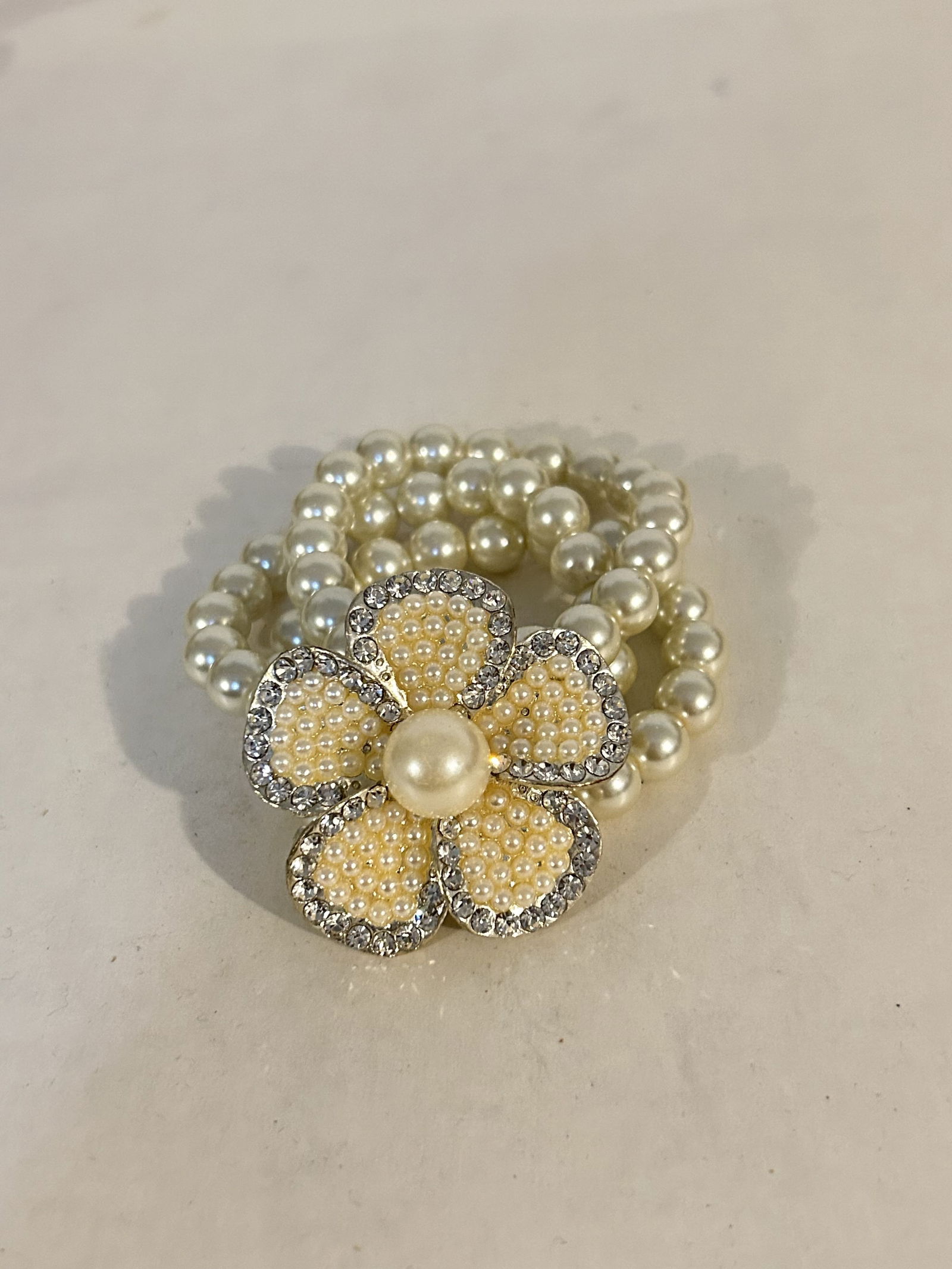 Vintage stretch flower pearl Bracelet (1 of 5)