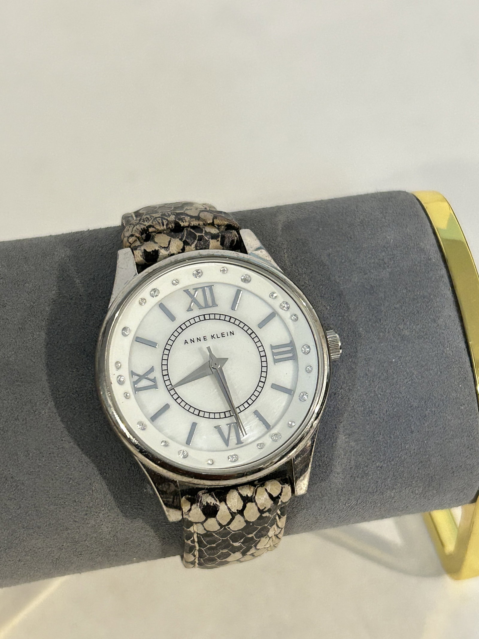 Vintage Ann Klien snake band working Watch: Vintage Ann Klien snake band working Watch Please view all photos as they are part of the description and condition of this Item, Feel free to contact me with questions or picture requests! Used Item 