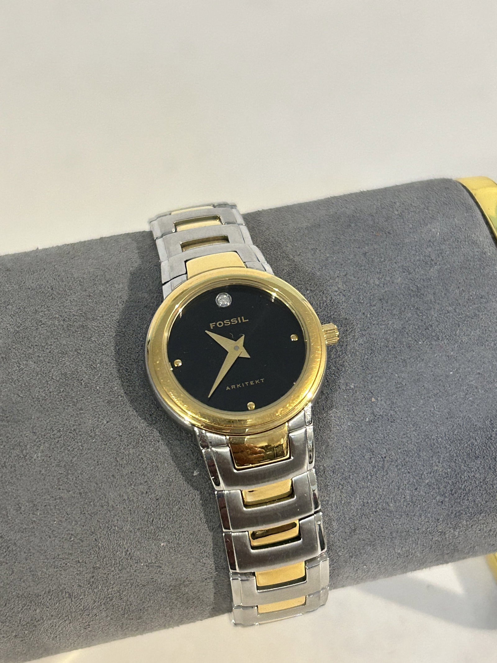 Vintage Fossil Arkitekt working Watch FS-3017: Vintage Fossil Arkitekt working Watch FS-3017 Please view all photos as they are part of the description and condition of this Item, Feel free to contact me with questions or picture requests! Used It