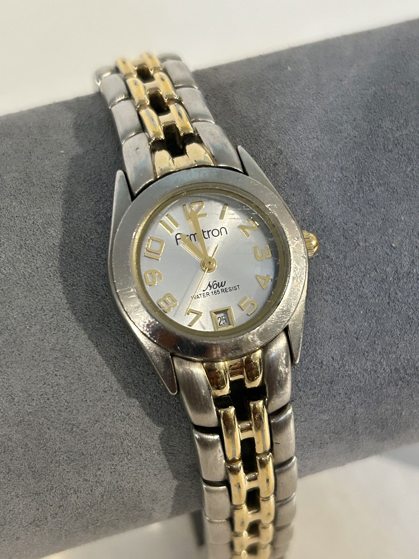 Vintage Armitron working Watch 775H: Vintage Armitron working Watch 775H Please view all photos as they are part of the description and condition of this Item, Feel free to contact me with questions or picture requests! Used Item AS IS