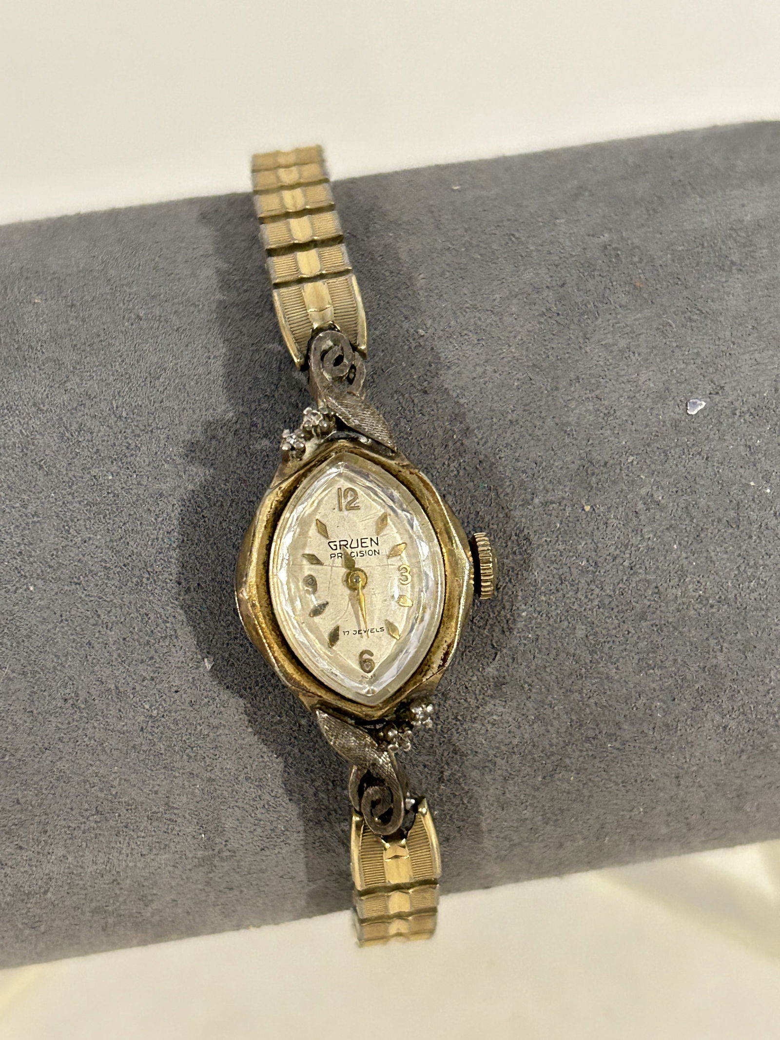 Vintage Gruen Precision 17 jewels working Watch 10K R.G.P: Vintage Gruen Precision 17 jewels working Watch 10K R.G.P Please view all photos as they are part of the description and condition of this Item, Feel free to contact me with questions or picture reque