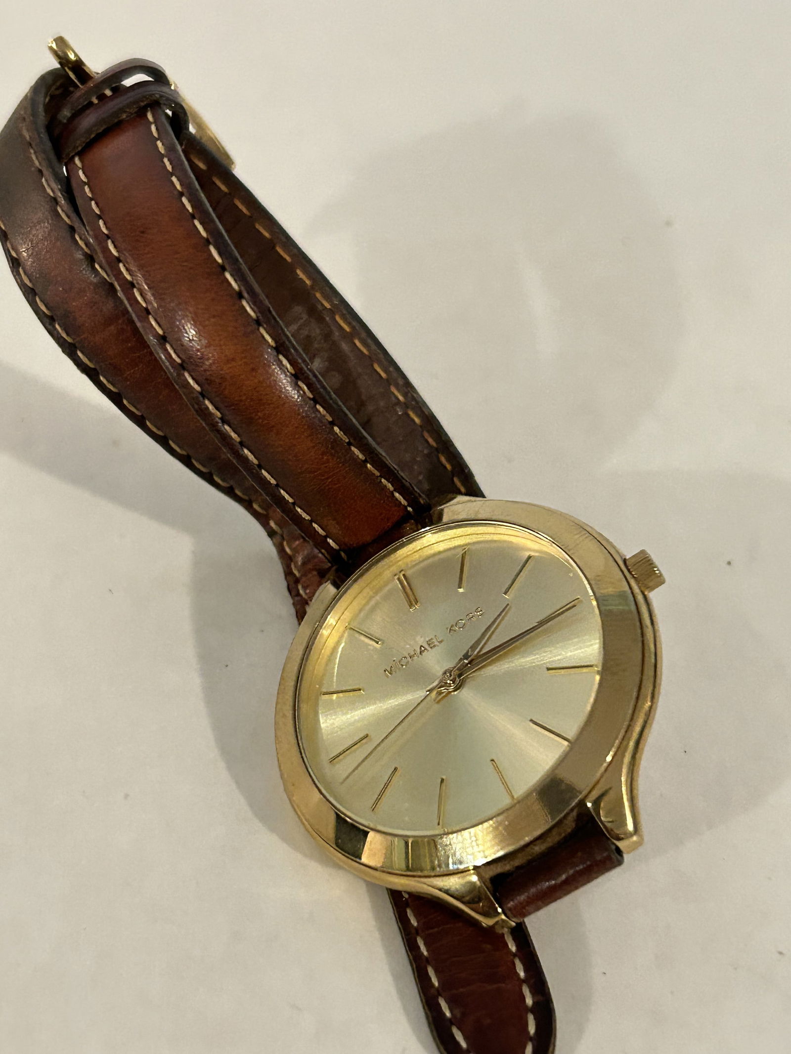 Vintage Michael Kors Quartz working Watch MK-2256: Vintage Michael Kors Quartz working Watch MK-2256 Please view all photos as they are part of the description and condition of this Item, Feel free to contact me with questions or picture requests! Use