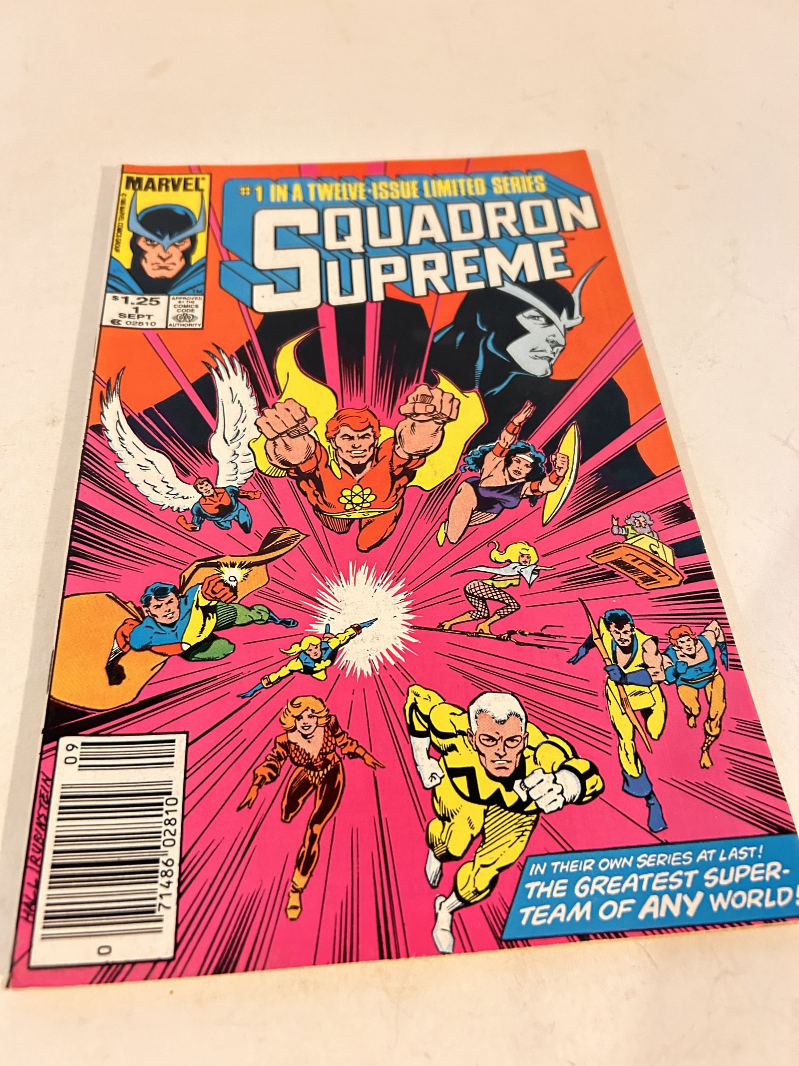 Squadron Supreme #1 (1985) First Solo Series newstand: Squadron Supreme #1 (1985) First Solo Series newstand Please view all photos as they are part of the description and condition of this Item, Feel free to contact me with questions or picture requests!