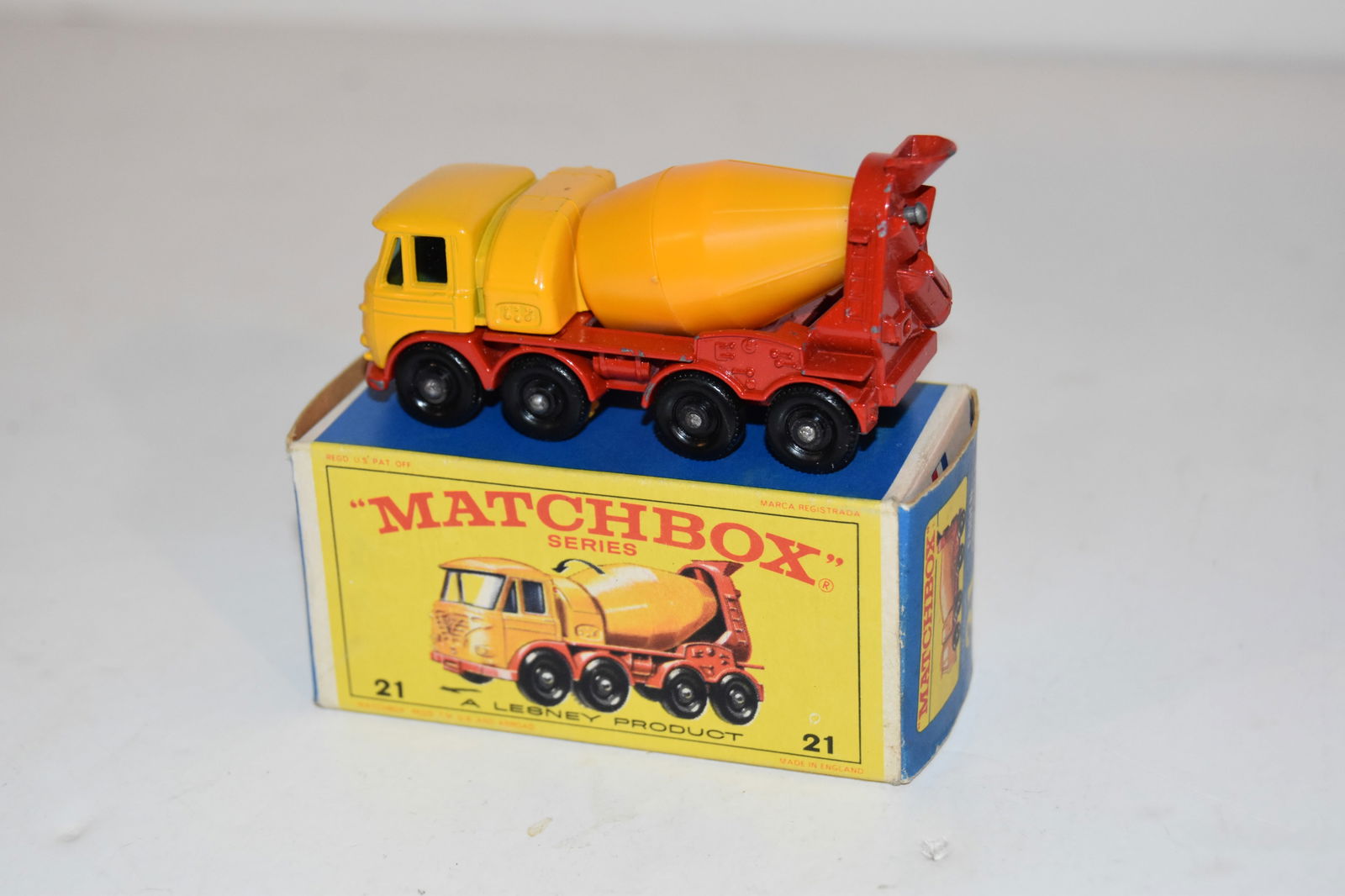 Vintage Match Box Car with box FODEN CONCRETE TRUCK #21 (1 of 4)