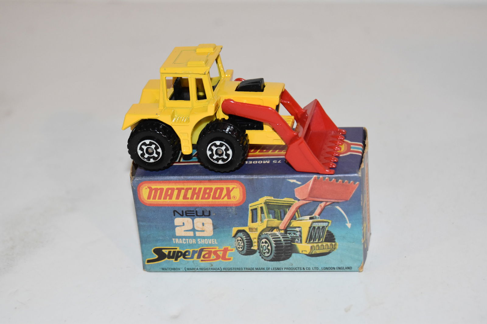 Vintage Match Box Car with box TRACTOR SHOVEL #29 (1 of 4)
