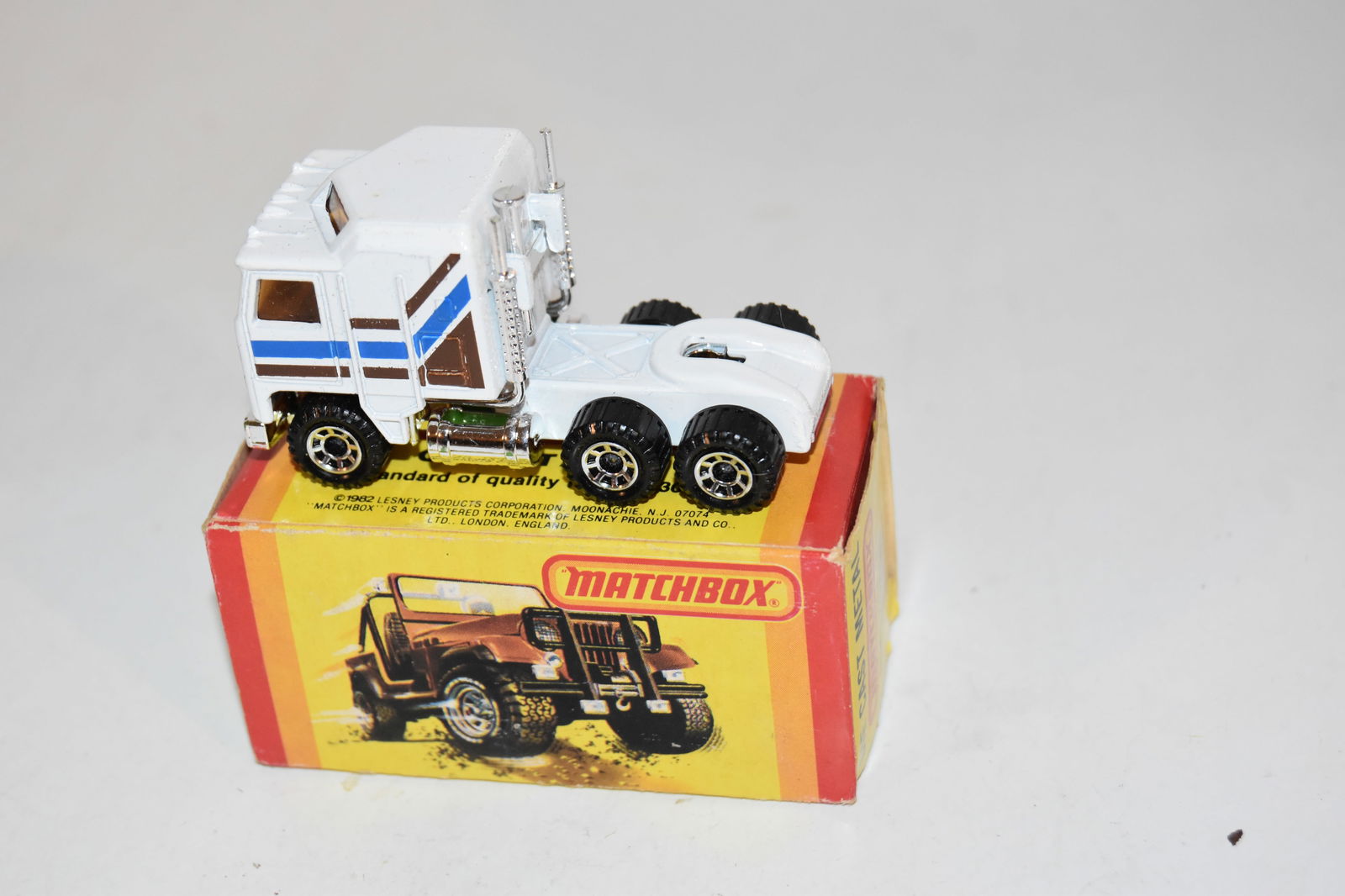 Vintage Matchbox 75 Lesney 45 Kenworth Cabover Aerodyne Truck: Vintage Matchbox 75 Lesney 45 Kenworth Cabover Aerodyne Truck Please view all photos as they are part of the description and condition of this Item, Feel free to contact me with questions or picture r