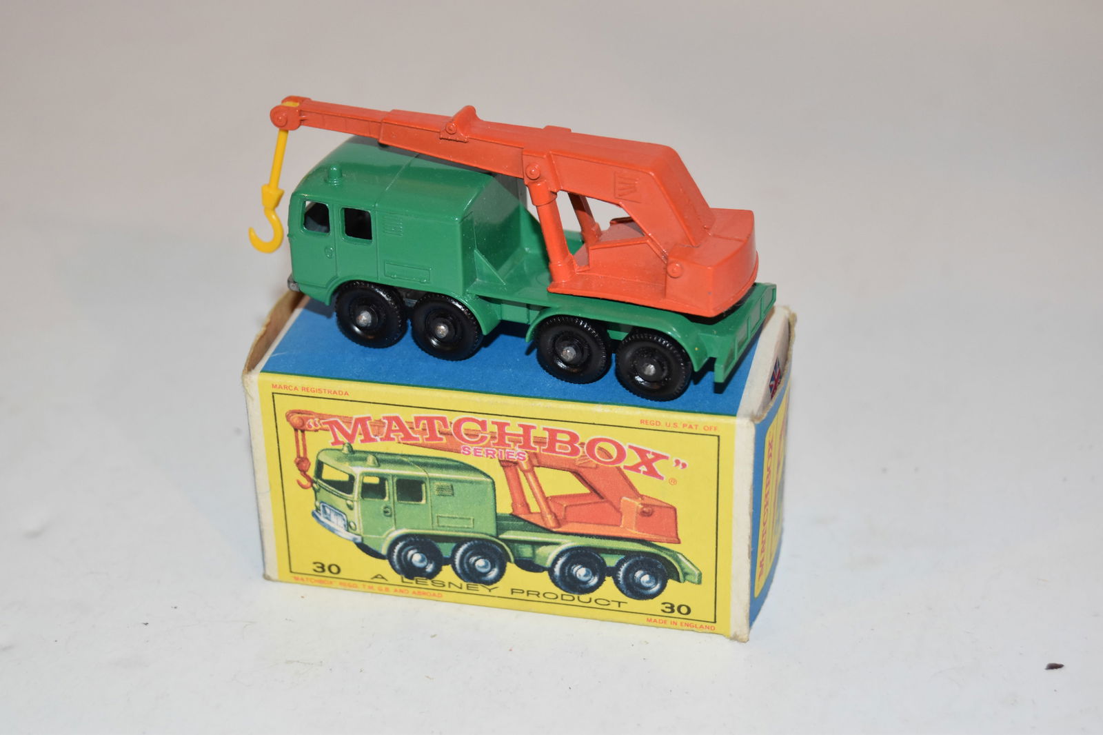 Vintage Match Box Car with box 8-WHEEL CRANE #30 (1 of 3)