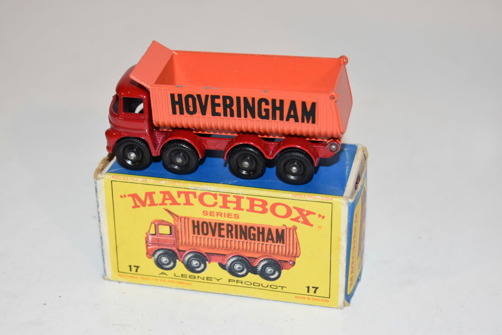 Vintage Match Box Car with box 8 WHEEL TIPPER #17 (1 of 4)