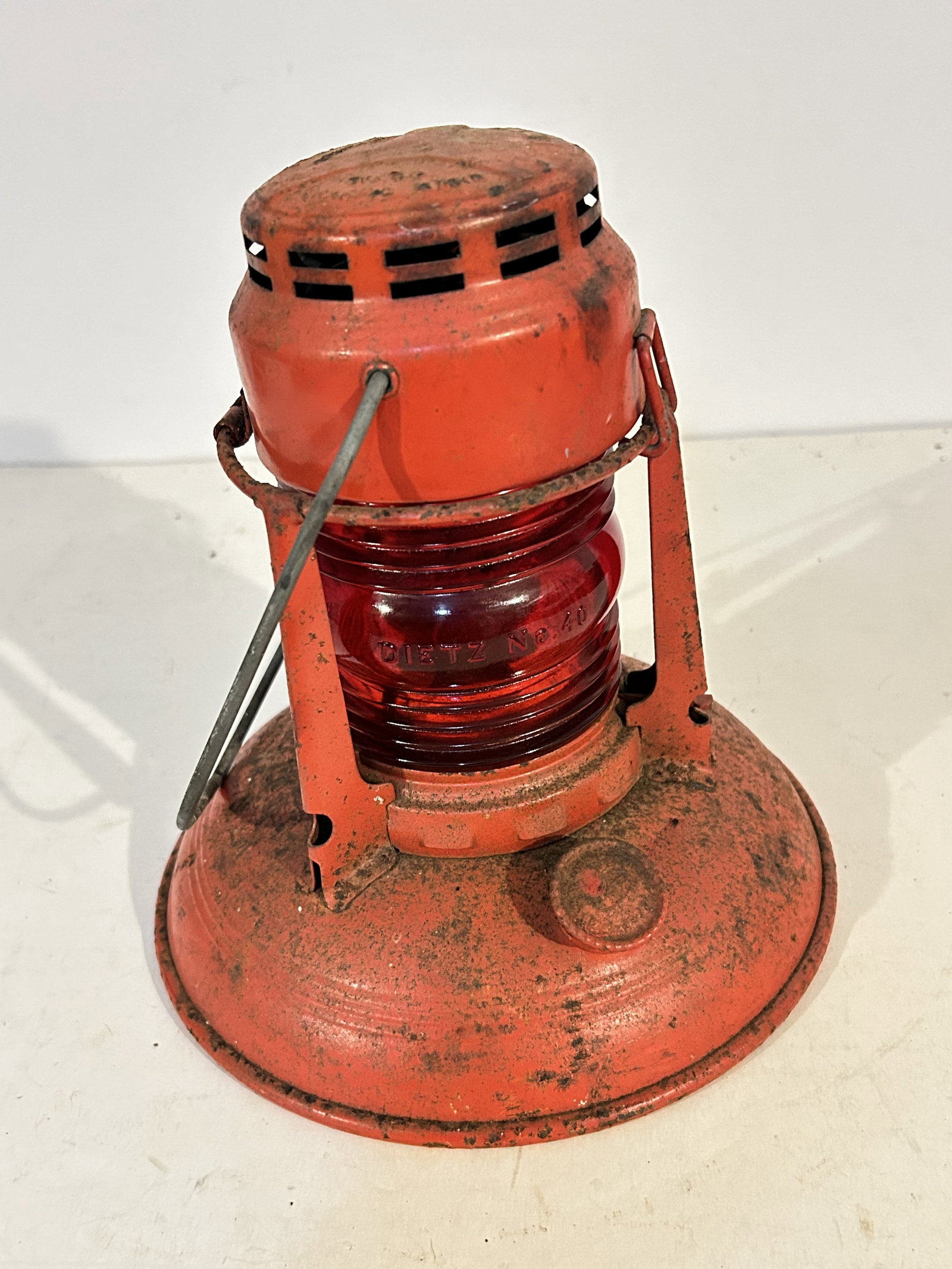 Vintage Lantern Dietz No.40 Traffic Gard Syracuse NY: Vintage Lantern Dietz No.40 Traffic Gard Syracuse NY Please view all photos as they are part of the description and condition of this Item, Feel free to contact me with questions or picture requests! 