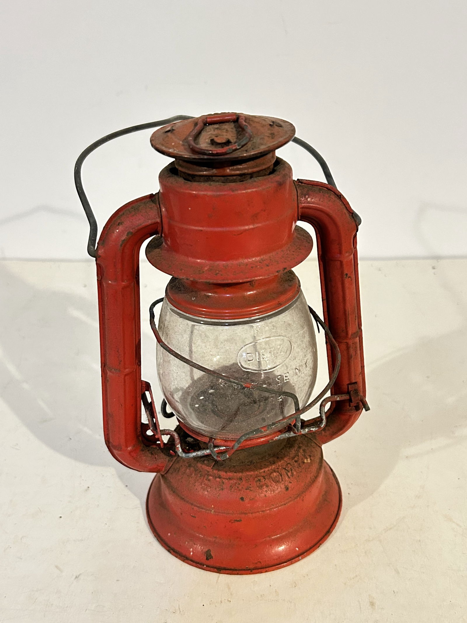 Vintage Dietz Comet Kerosene Lantern Red Made in United States of America (1 of 6)