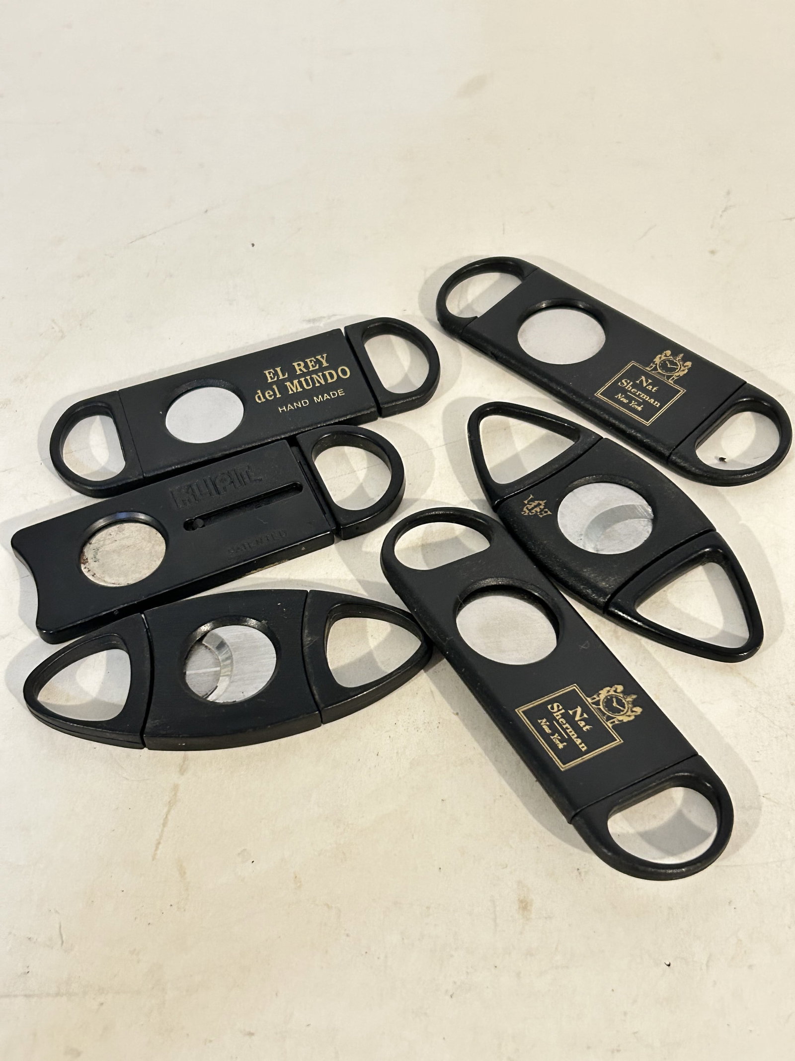 Vintage lot of 6 Cigar Cutters: Vintage lot of 6 Cigar Cutters Please view all photos as they are part of the description and condition of this Item, Feel free to contact me with questions or picture requests! Used Item AS IS