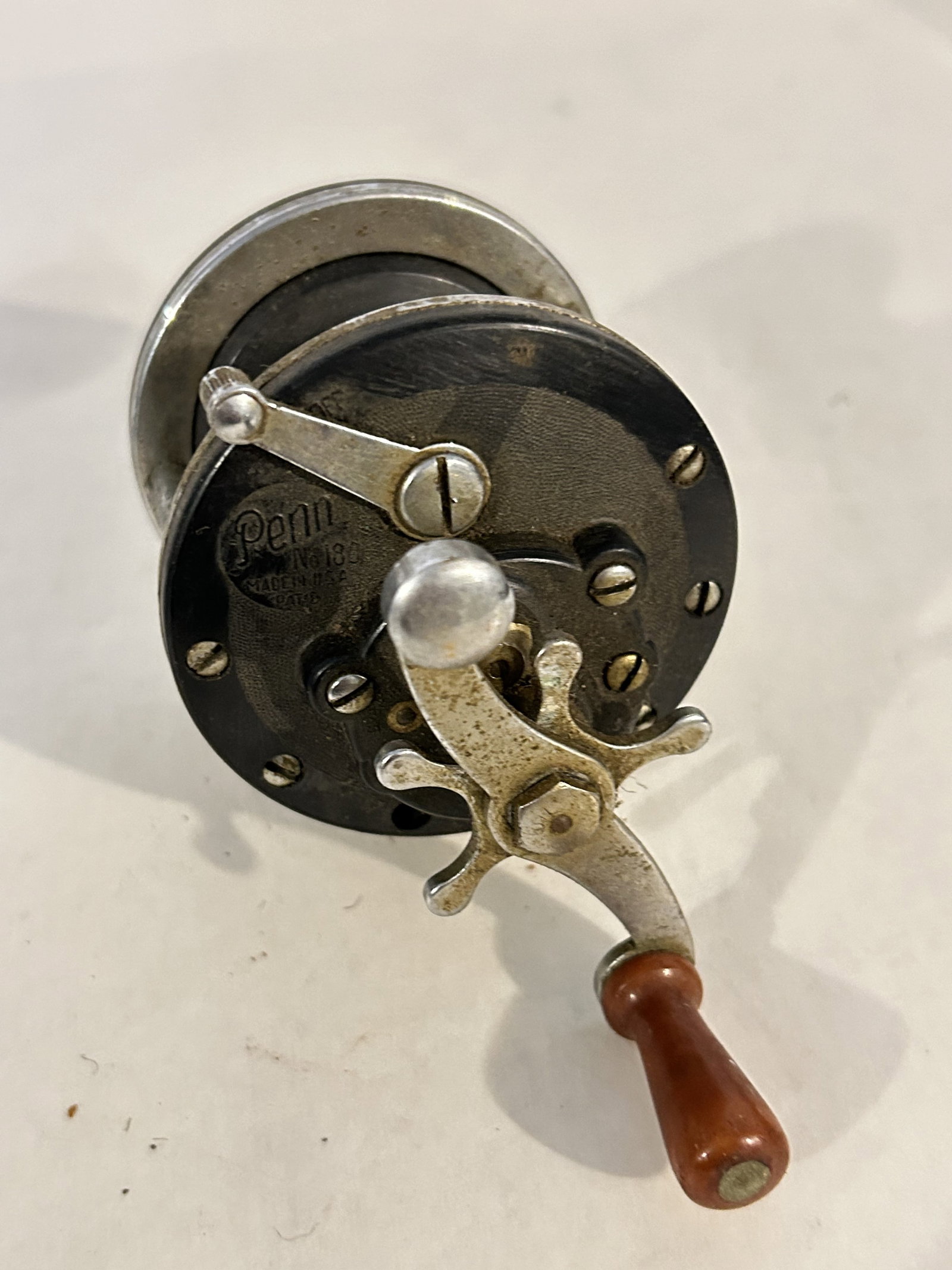 Vintage Peen 180 Fishing Reel: Vintage Peen 180 Fishing Reel Please view all photos as they are part of the description and condition of this Item, Feel free to contact me with questions or picture requests! Used Item AS IS