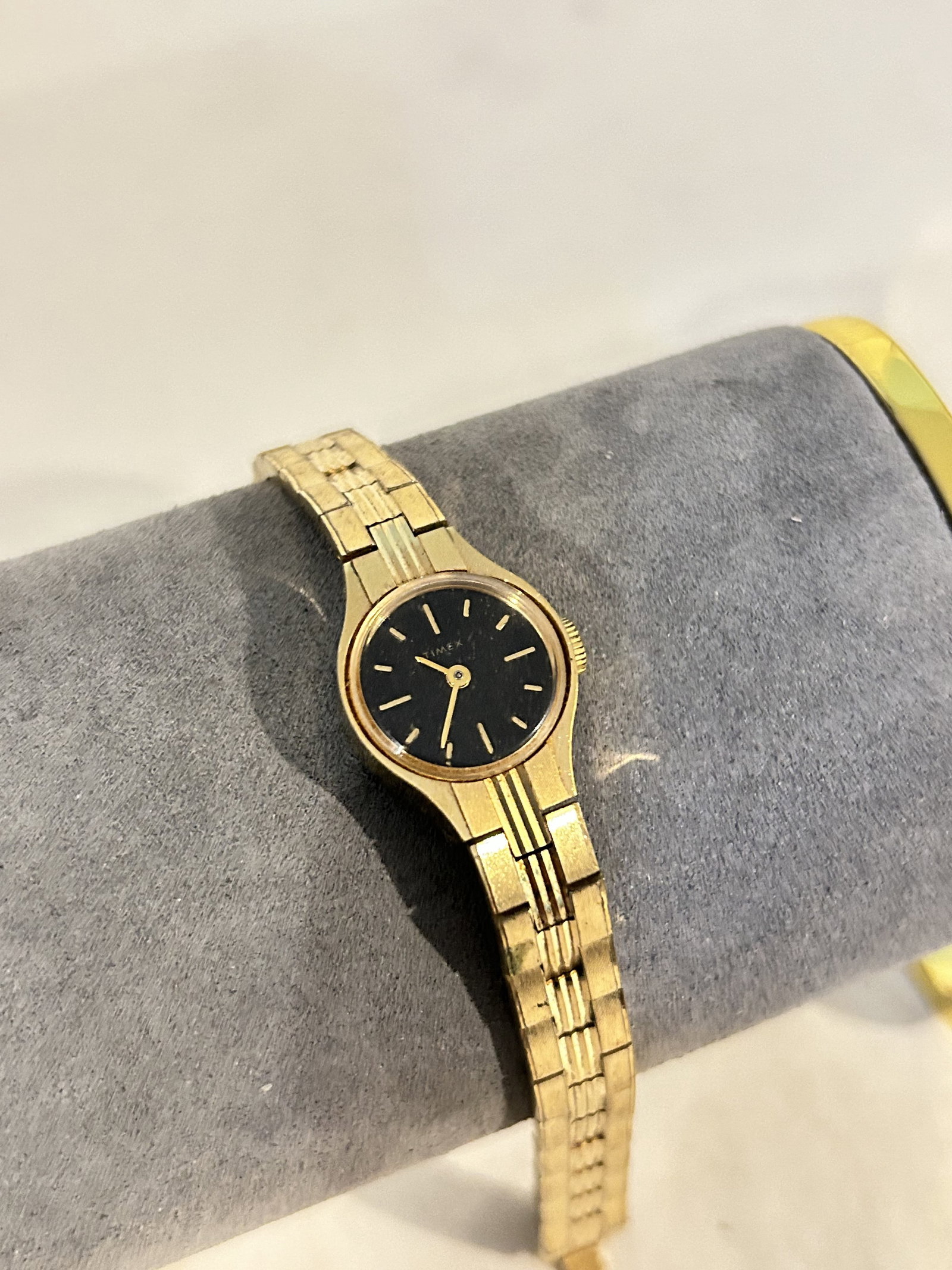 Vintage Timex mech black dial working Watch (1 of 6)