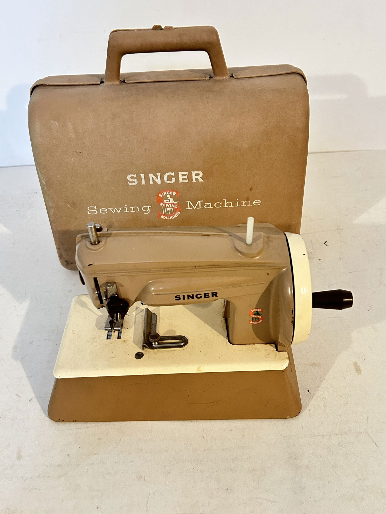 Singer Hand Crank Model-40 Vintage Sewhandy Mini Sewing Machine (1 of 7)