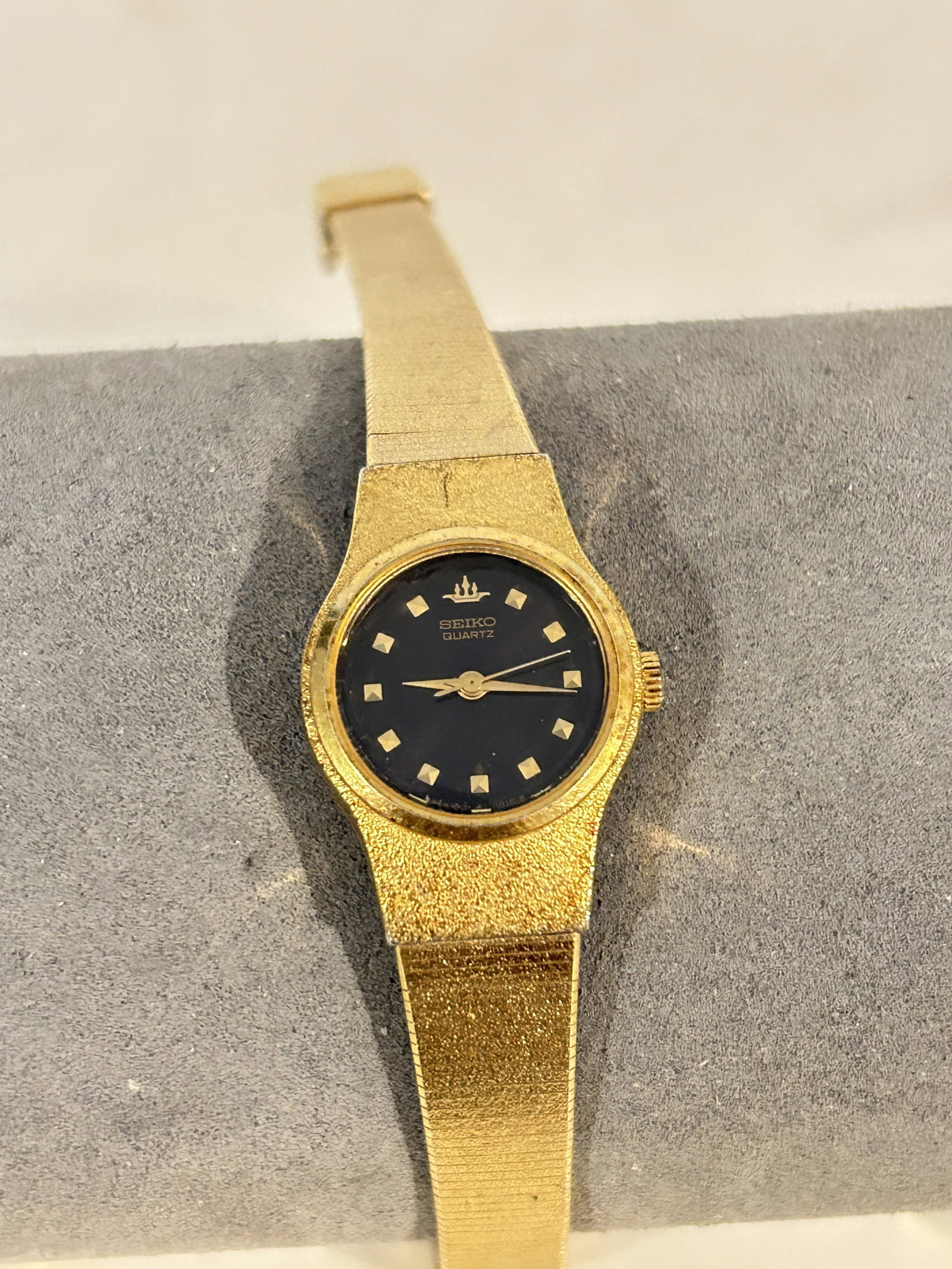 Vintage Seiko Quartz working black dial Watch 0020 (1 of 7)