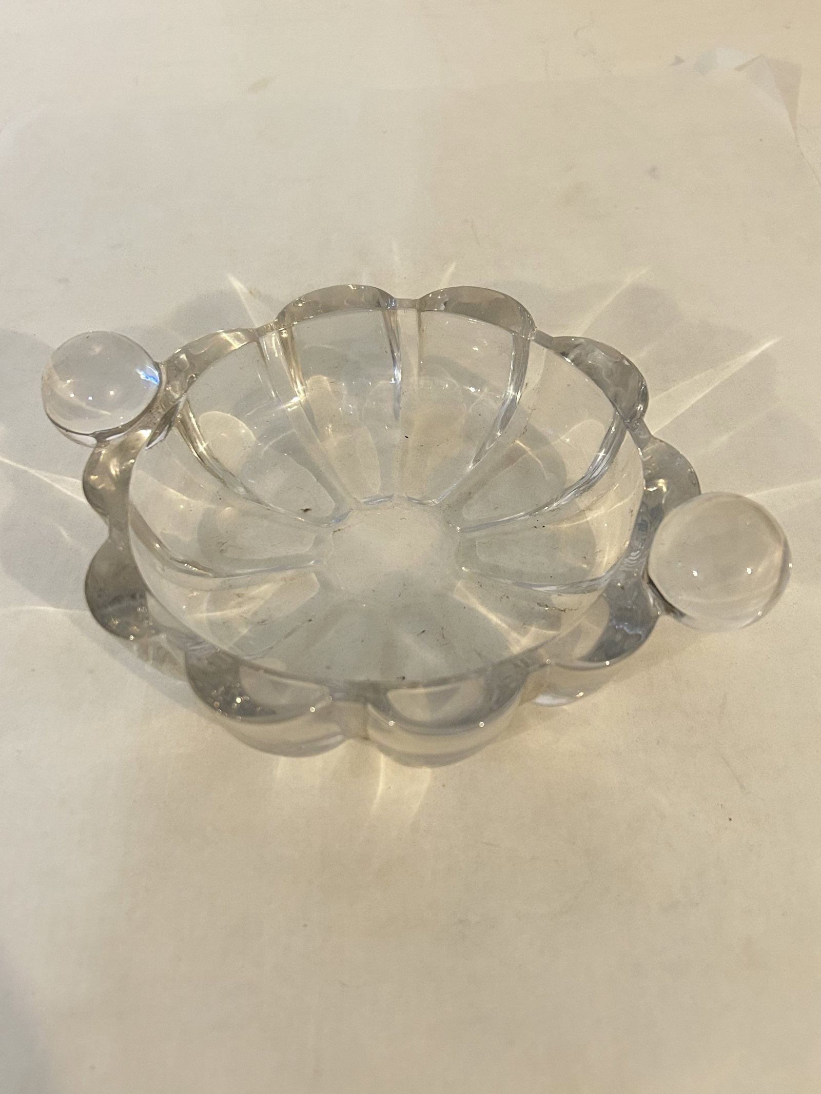 Vintage Nice Clear heavy Ashtray: Vintage Nice Clear heavy Ashtray Please view all photos as they are part of the description and condition of this Item, Feel free to contact me with questions or picture requests! Used Item AS IS