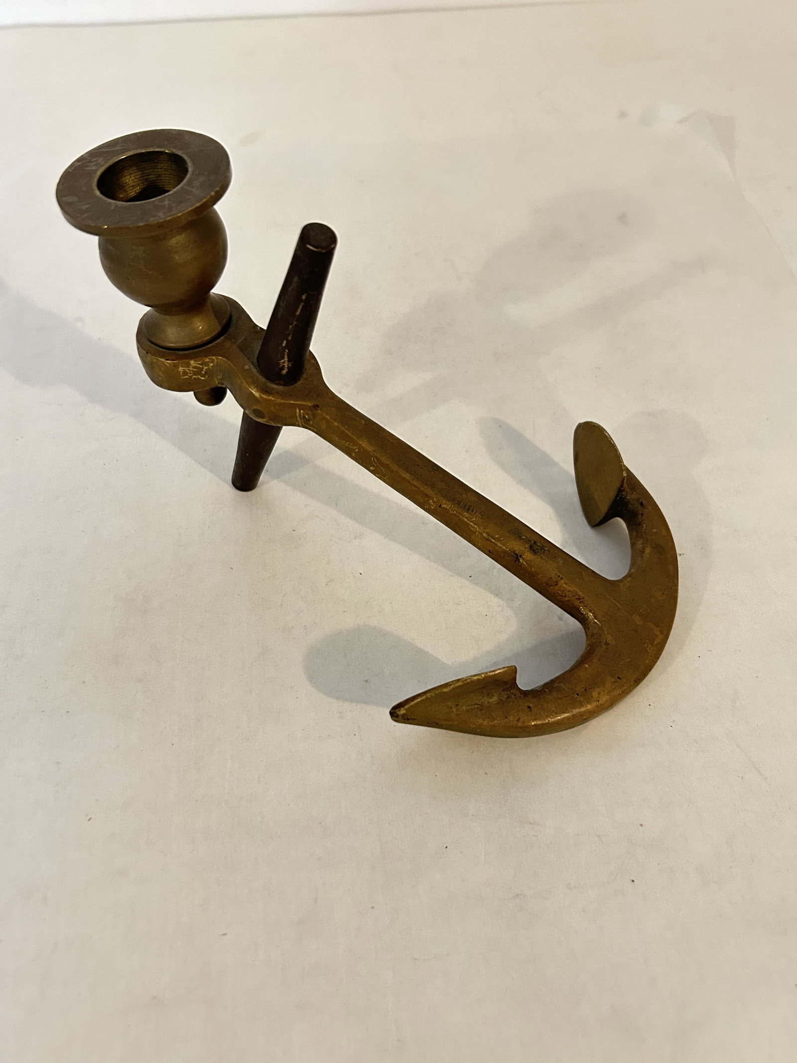 Vintage brass ankor candle holder: Vintage brass ankor candle holder Please view all photos as they are part of the description and condition of this Item, Feel free to contact me with questions or picture requests! Used Item AS IS