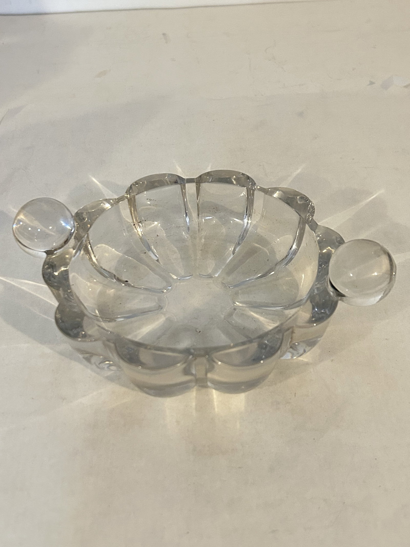 Vintage Nice Clear heavy Ashtray: Vintage Nice Clear heavy Ashtray Please view all photos as they are part of the description and condition of this Item, Feel free to contact me with questions or picture requests! Used Item AS IS