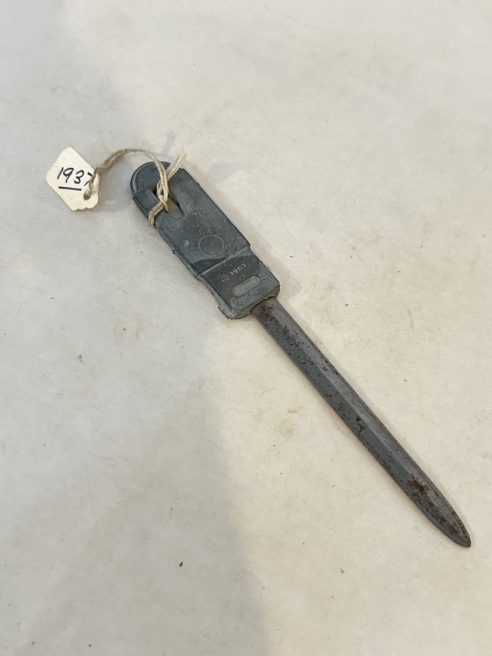 Vintage 1937 letter opener: Vintage 1937 letter opener Please view all photos as they are part of the description and condition of this Item, Feel free to contact me with questions or picture requests! Used Item AS IS