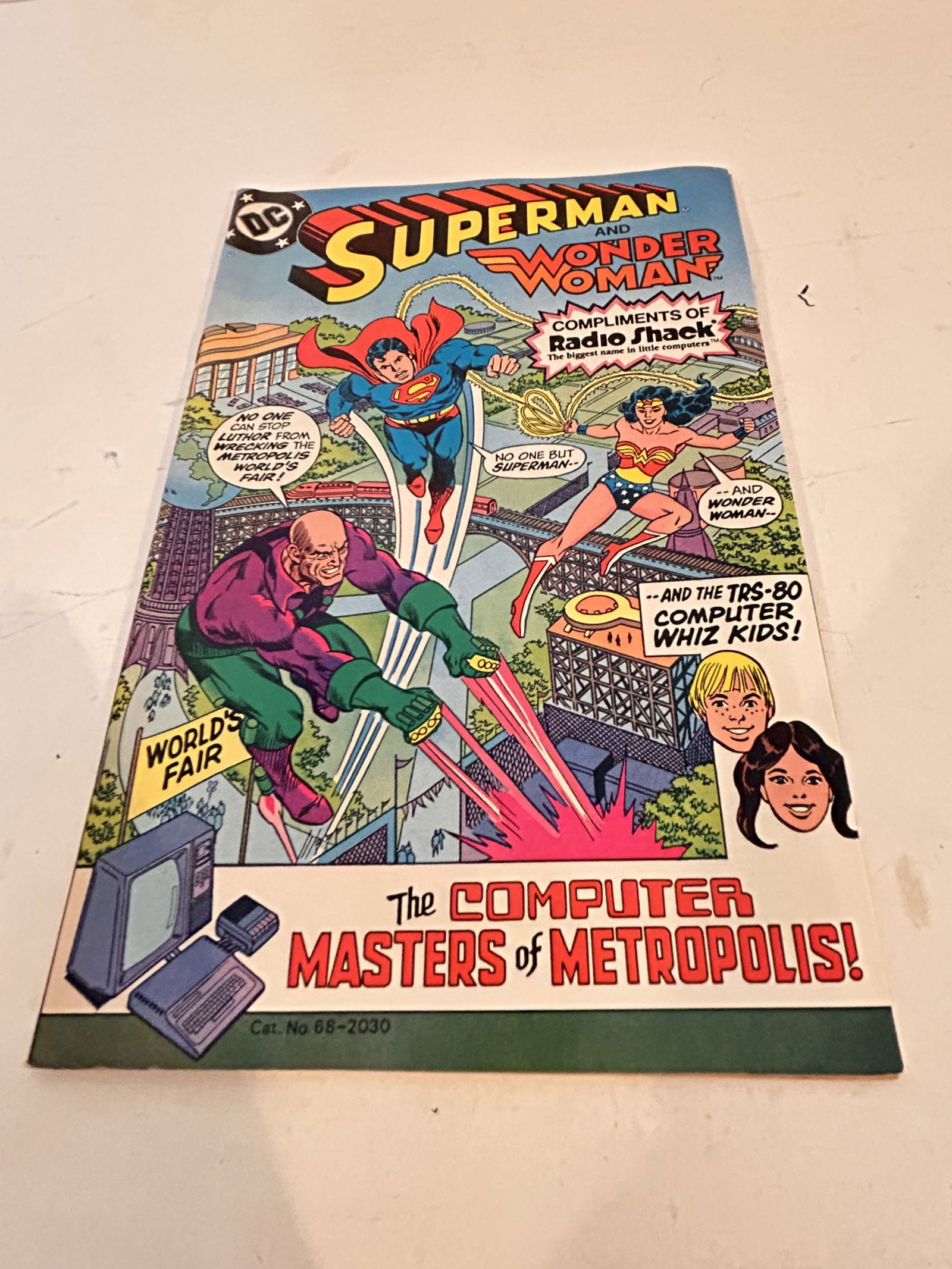 Vintage Comic Book Superman and Wonder Woman Radio Shack: Vintage Comic Book Superman and Wonder Woman Radio Shack Please view all photos as they are part of the description and condition of this Item, Feel free to contact me with questions or picture reques