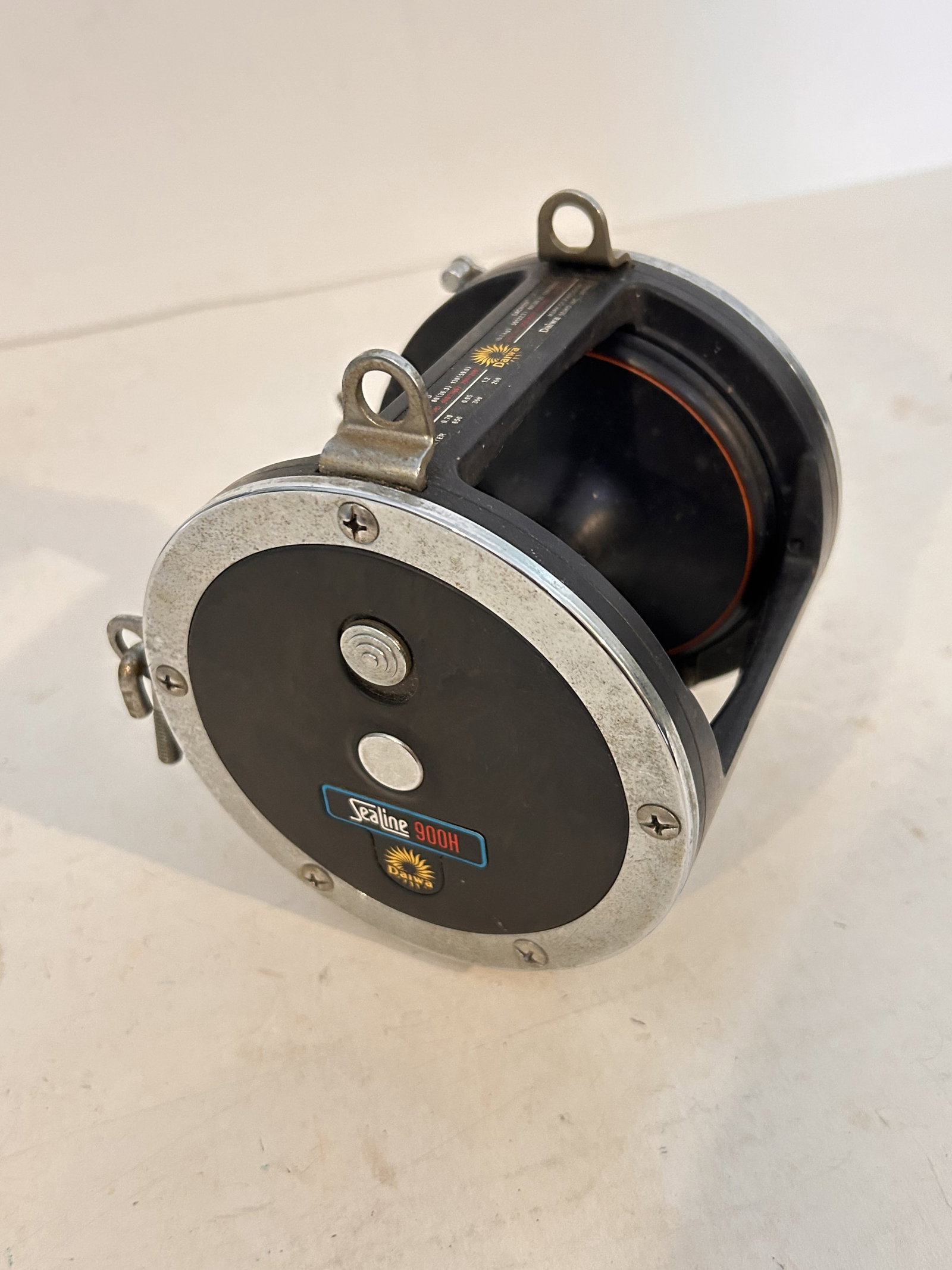 Vintage Daiwa Sealine 900H Big Game Fishing Reel: Vintage Daiwa Sealine 900H Big Game Fishing Reel Please view all photos as they are part of the description and condition of this Item, Feel free to contact me with questions or picture requests! Used